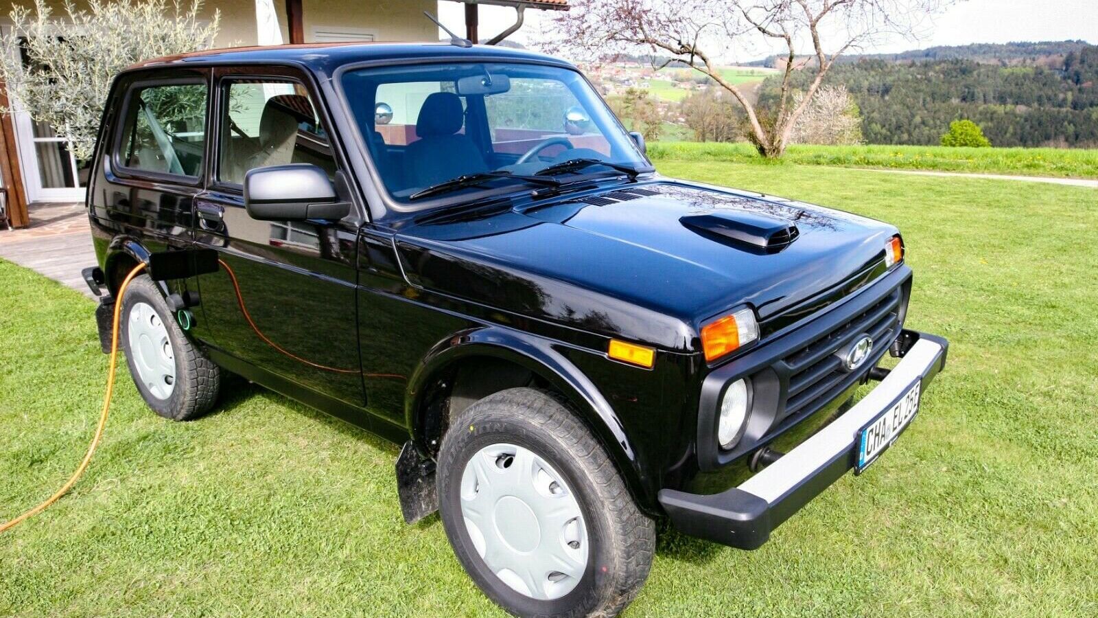 Стартап из Германии превратил Lada Niva в электрокар
