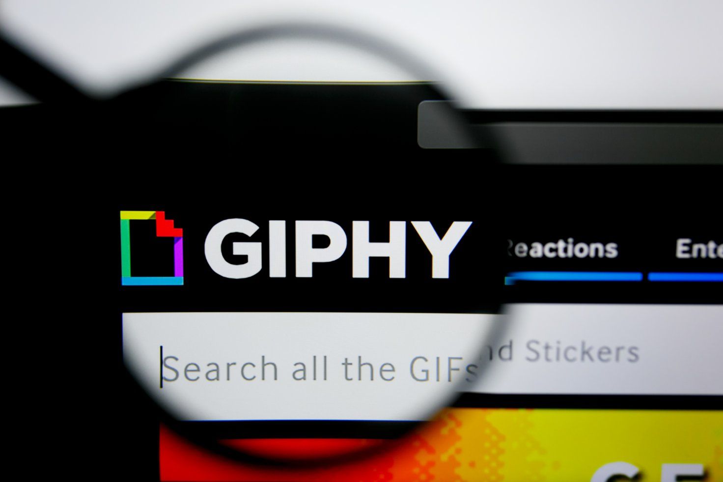 Британский регулятор может заставить Facebook продать Giphy