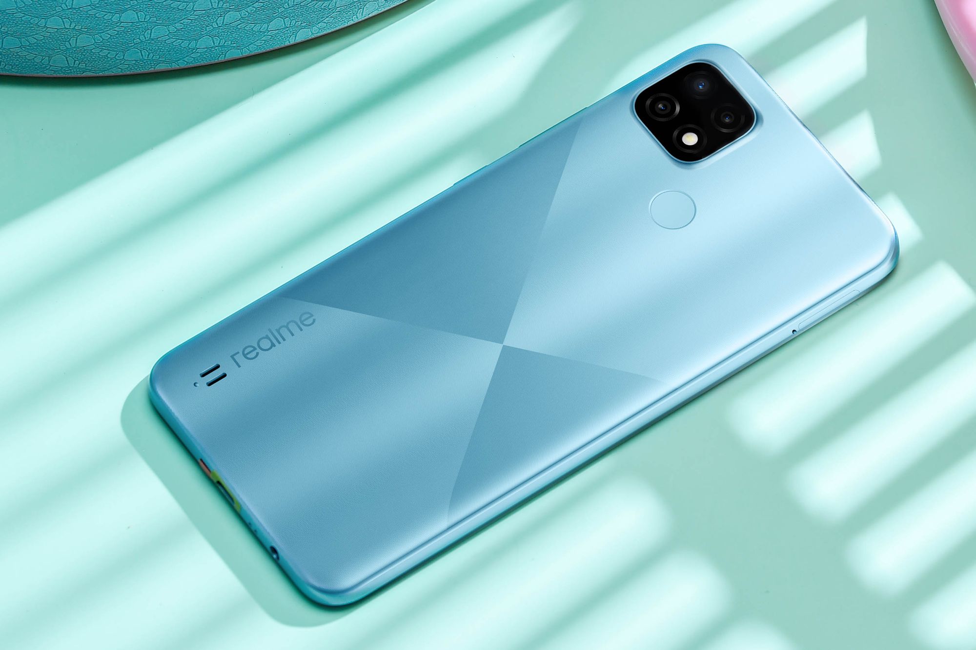 Депутатам Госдумы закупили 450 смартфонов Realme