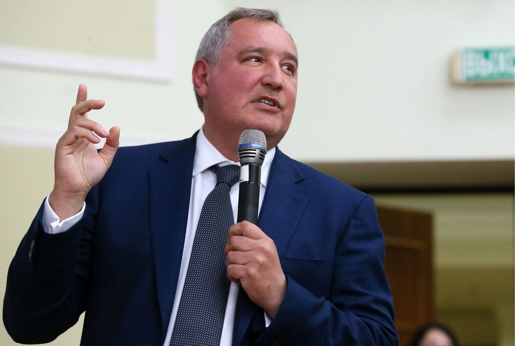 Рогозин заявил, что спутники Starlink в будущем могут использоваться в военных целях и для распространения антироссийского контента