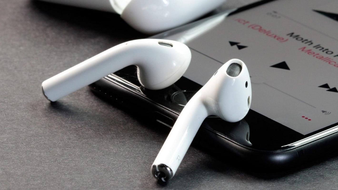 Apple изучает возможность использования AirPods в качестве слухового аппарата