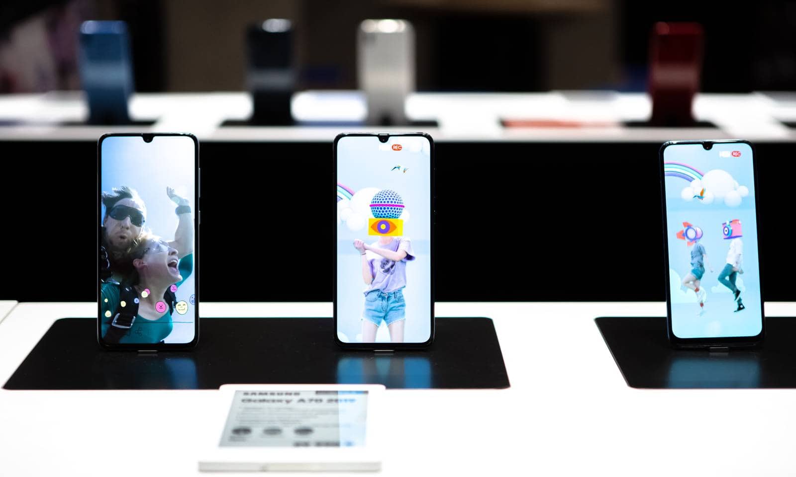 Российские ритейлеры сообщили об остром дефиците смартфонов