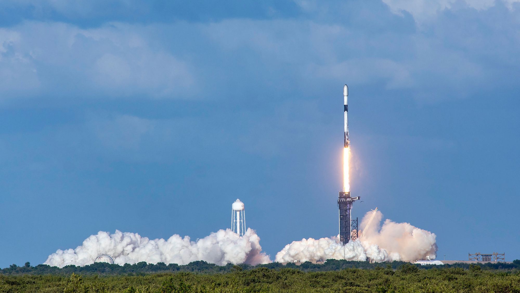 SpaceX вывела на орбиту ещё 53 спутника для сети Starlink после обновления антенн