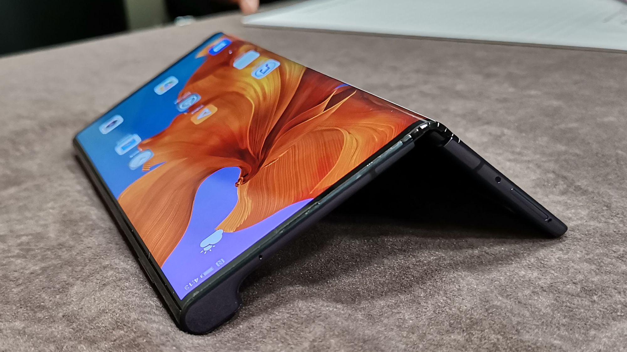 Huawei приступила к производству гибкого бюджетного смартфона