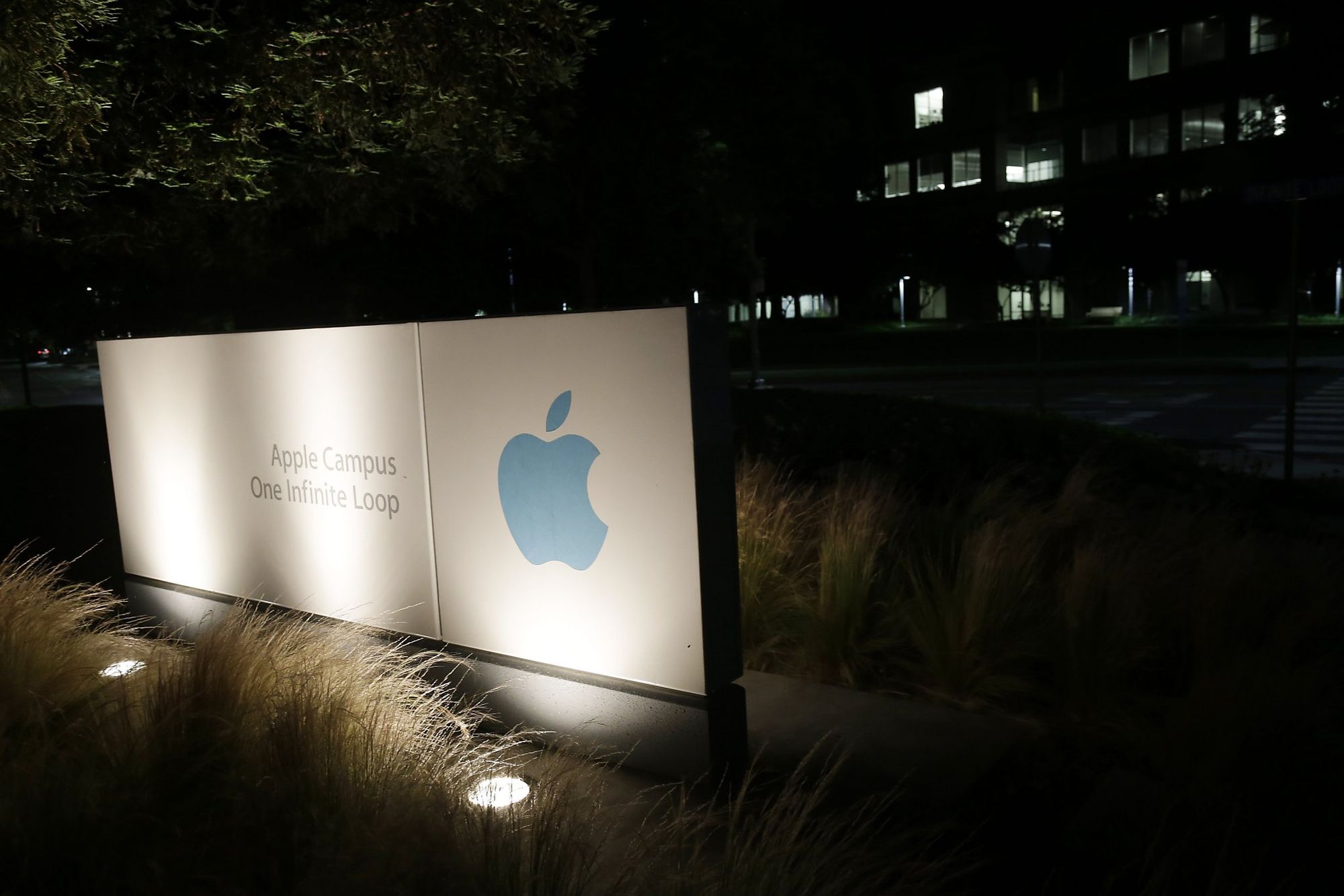 Италия оштрафовала Apple и Google на €10 млн за коммерческое использование пользовательских данных