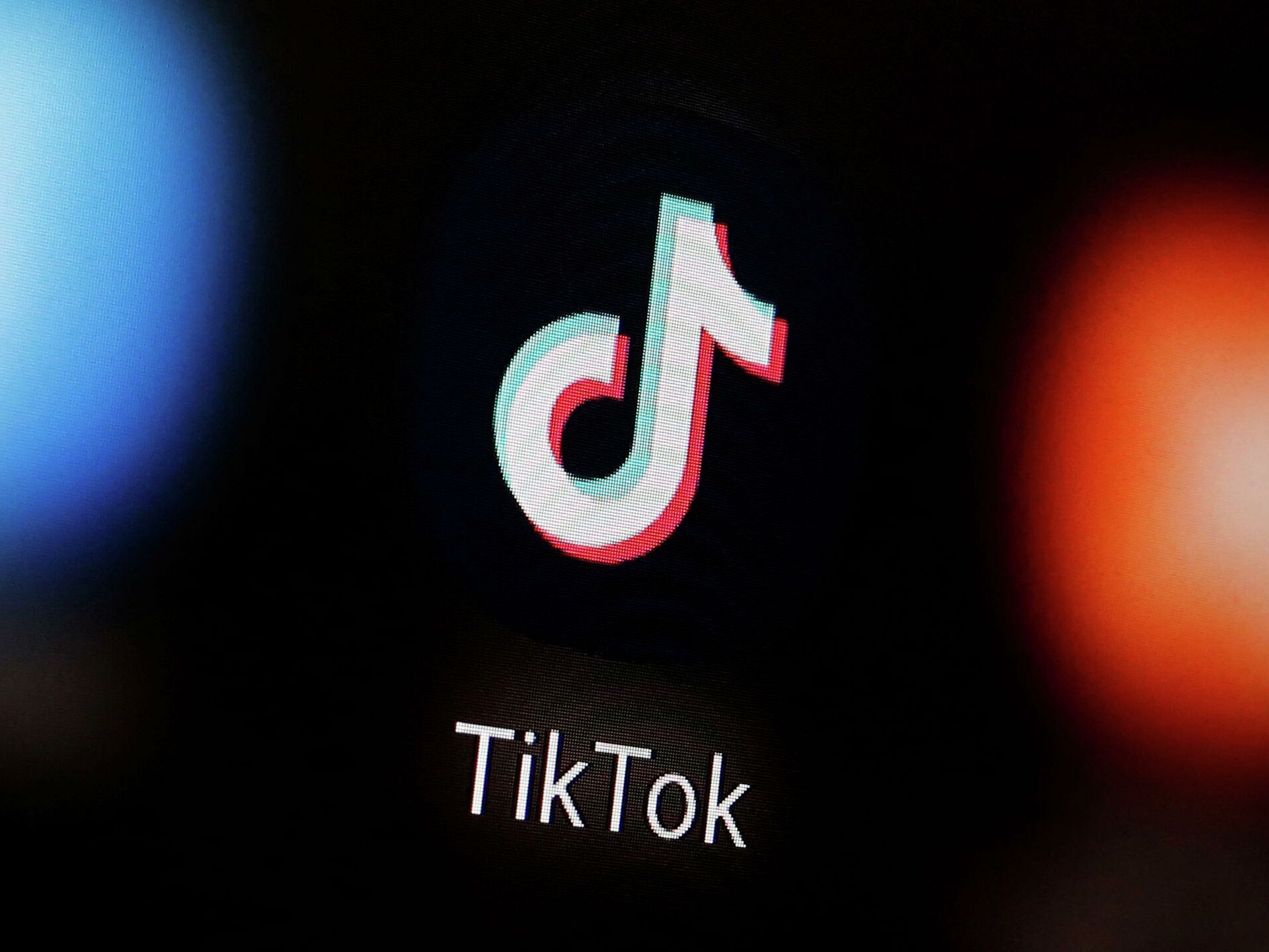 Модераторы TikTok судятся с соцсетью из-за полученных психологических травм