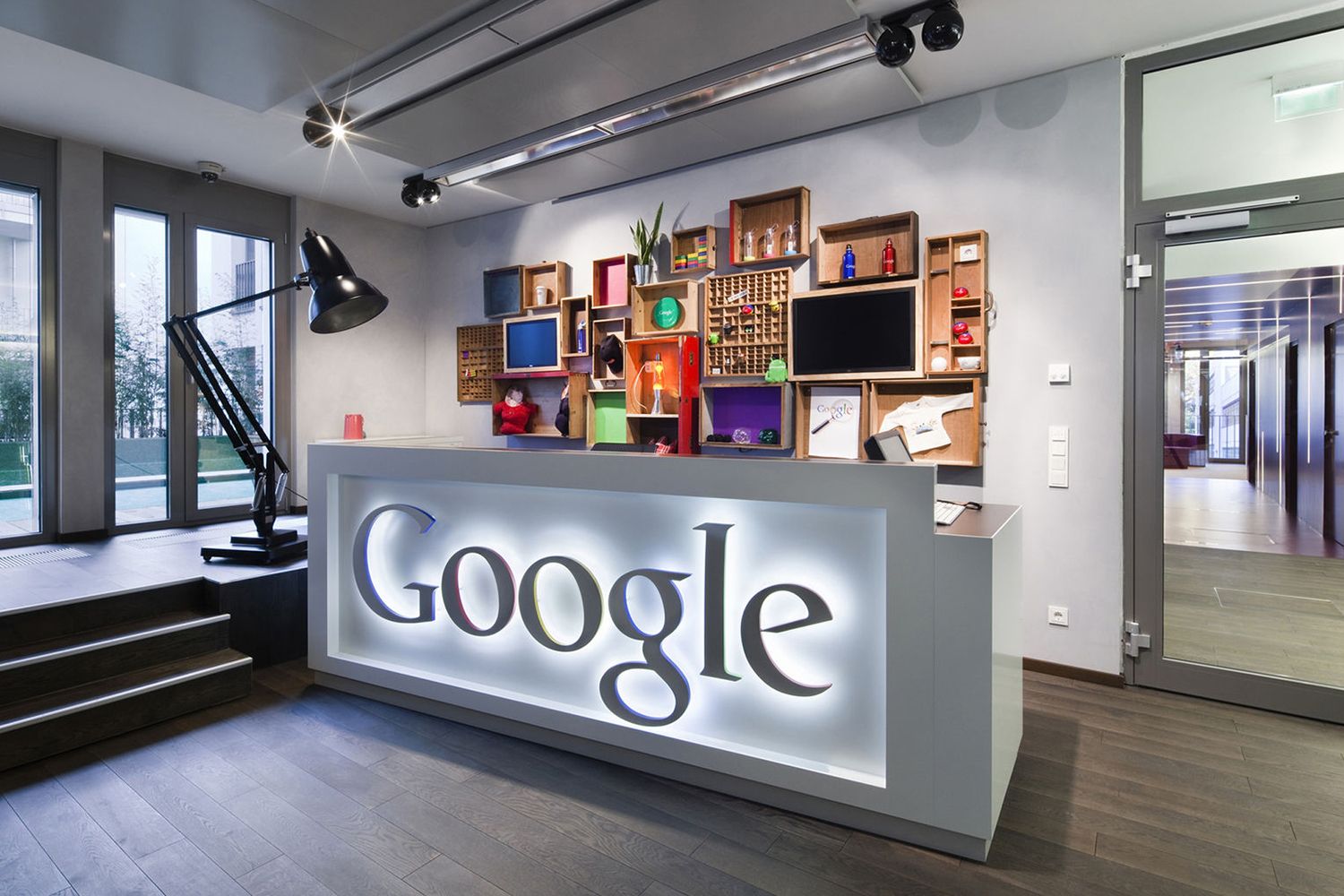 Google снова отложила возвращение сотрудников в офисы