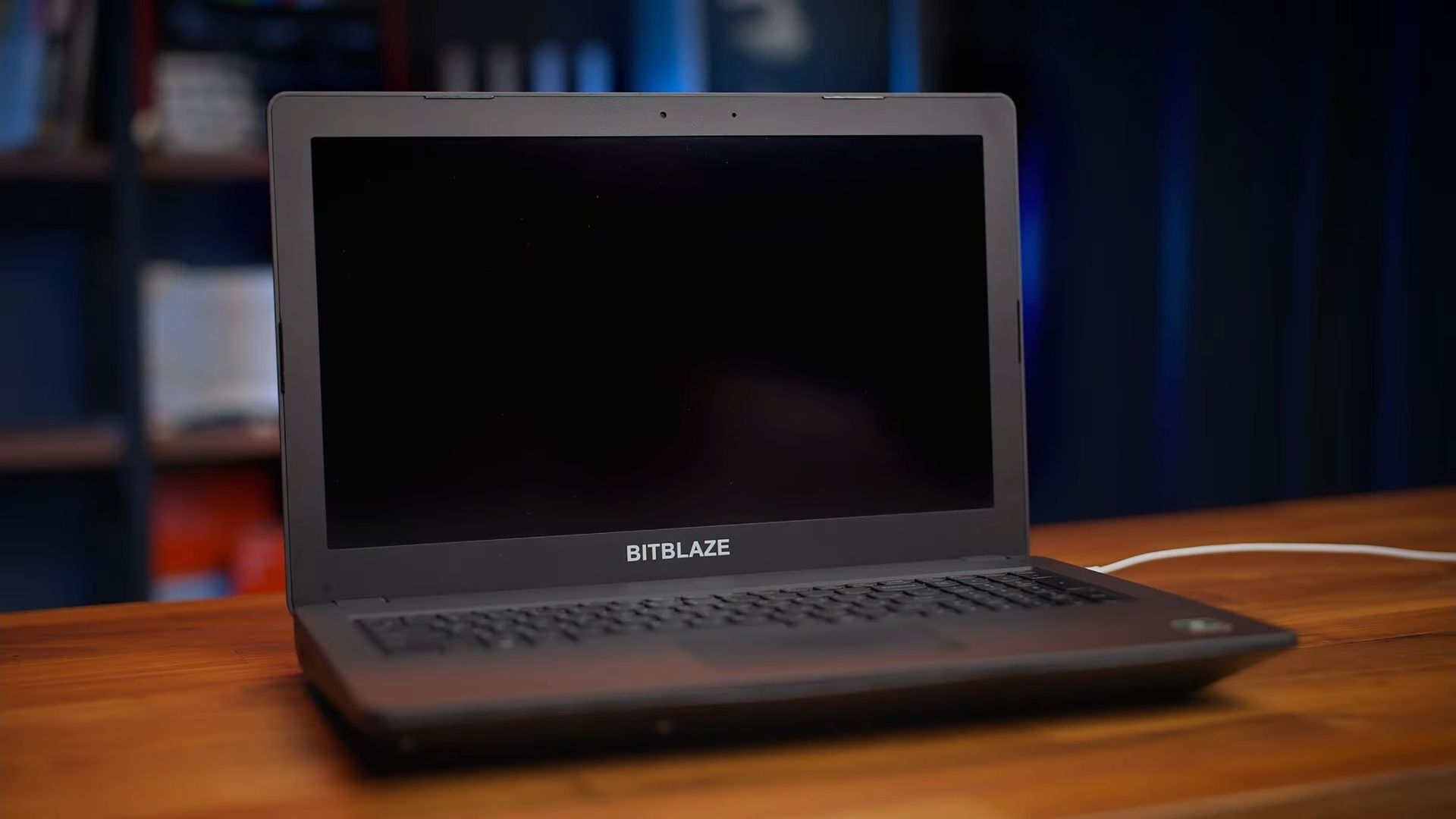 Вышел первый обзор полностью российского ноутбука BITBLAZE Titan