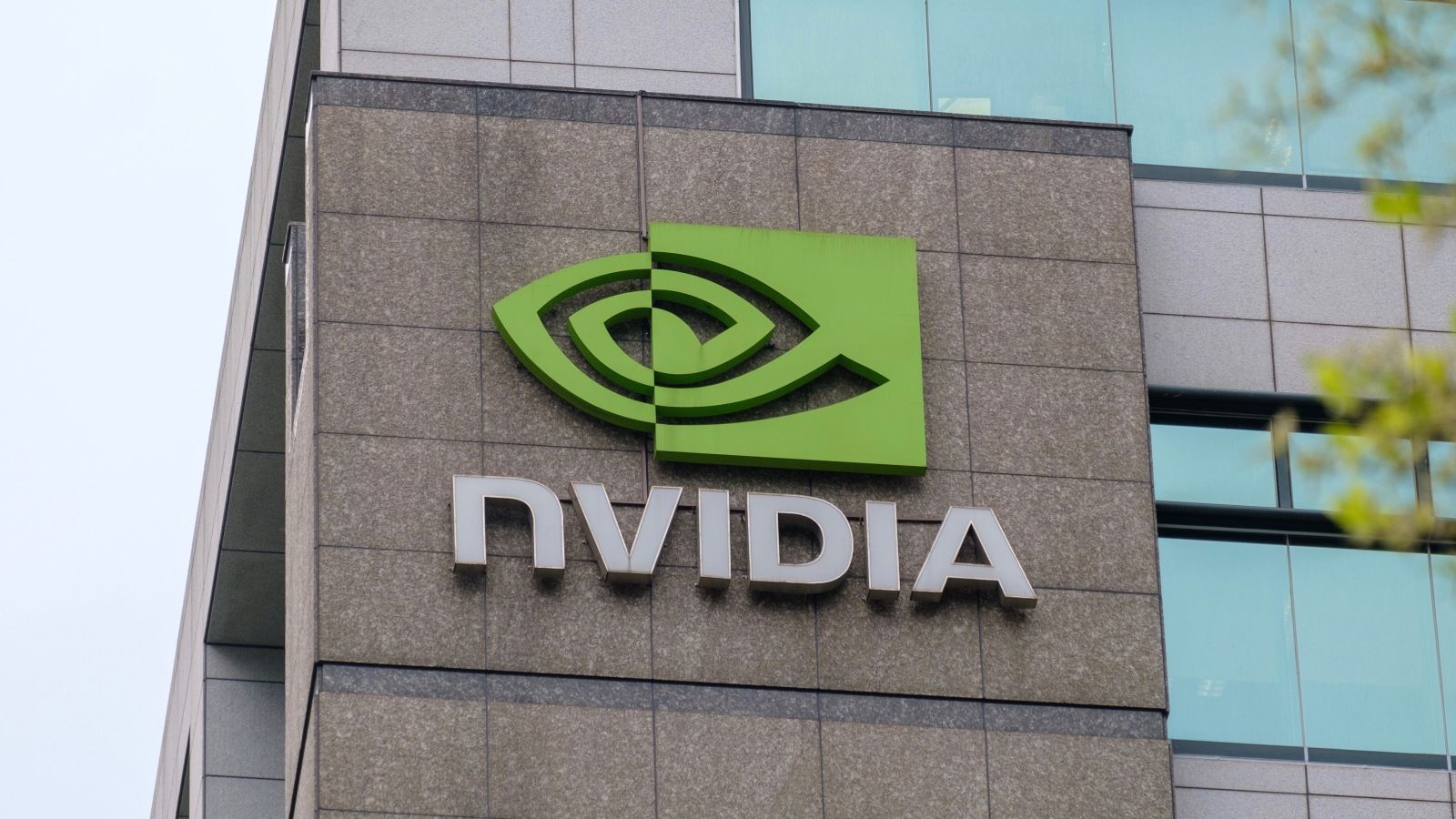 NVIDIA приостановила продажу всей своей продукции в России