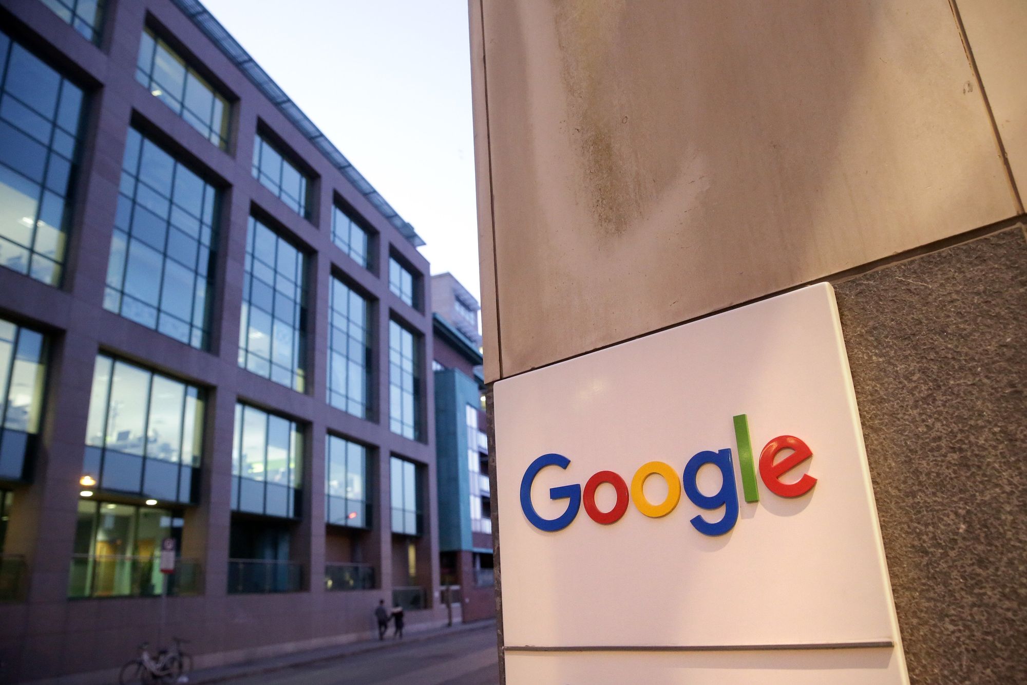 Приставы арестовали счета Google на миллиард рублей по иску телеканала «Царьград»