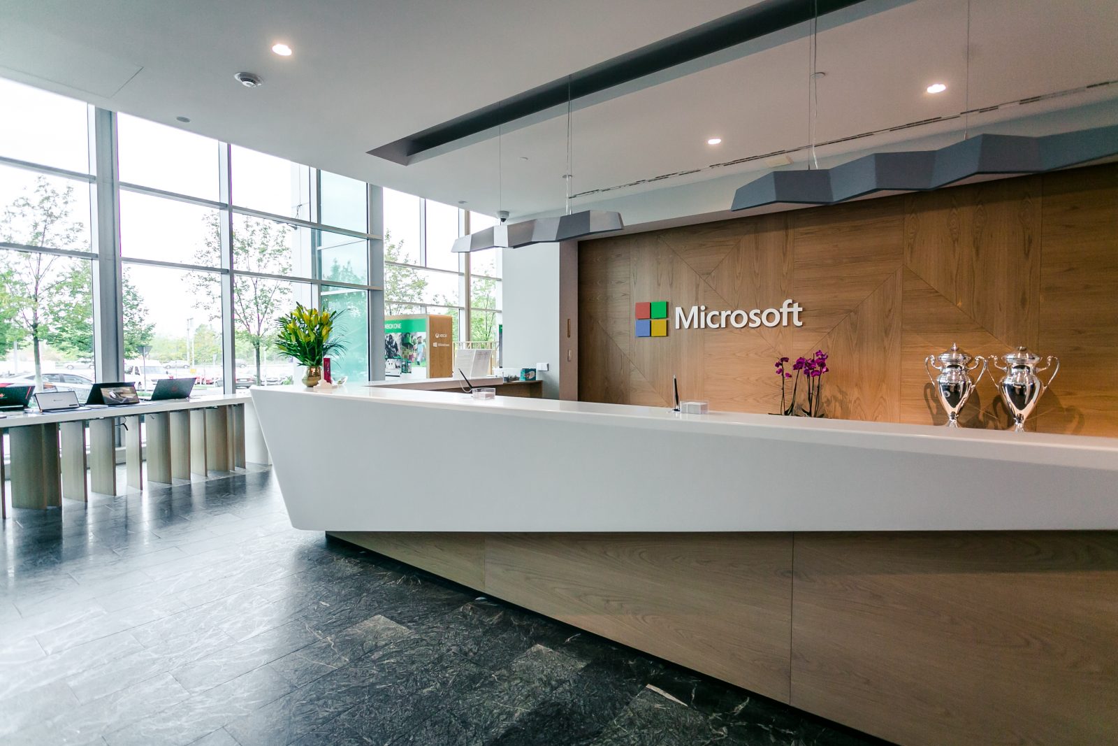 Microsoft приостанавливает продажи товаров и предоставление услуг в России