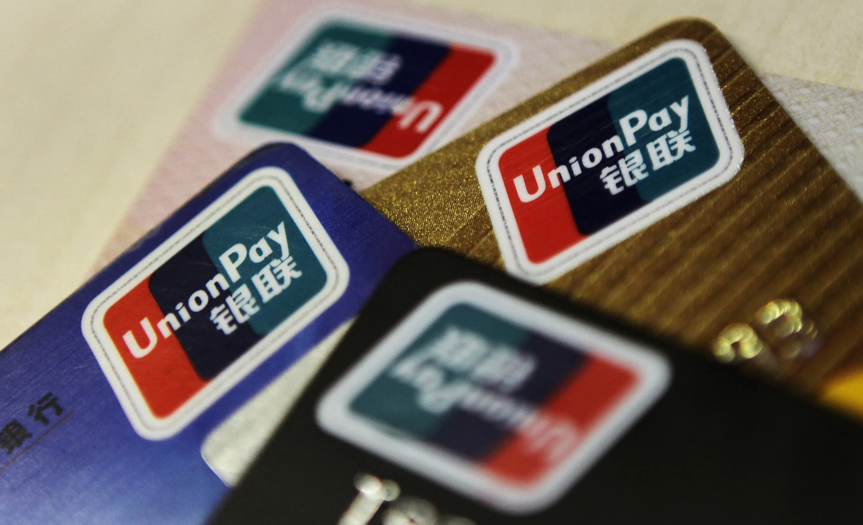 Российские банки, попавшие под санкции, не смогут выпускать карты UnionPay