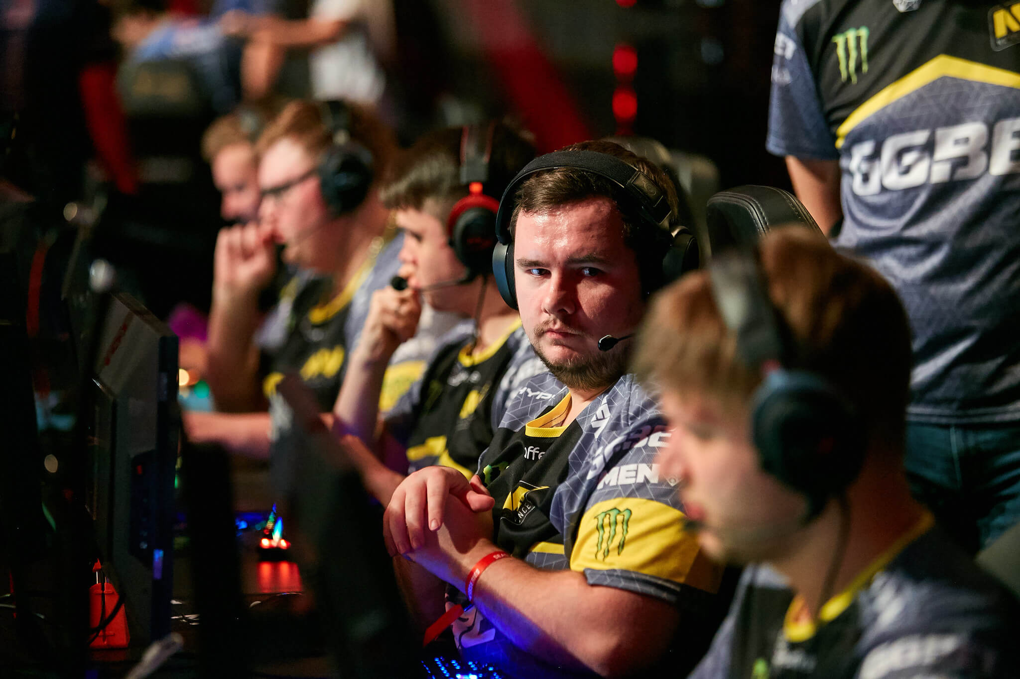 Российские команды CS:GO отстранили от турниров