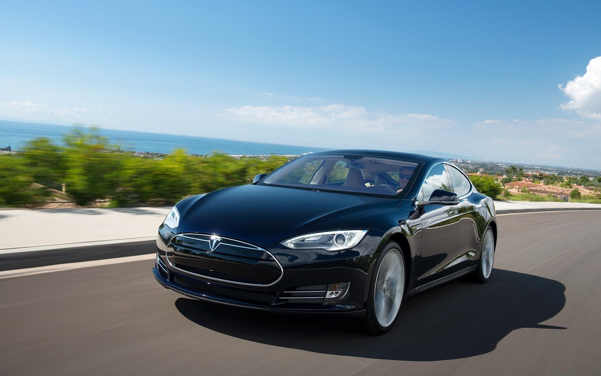 Отчёт о поставках электромобилей Tesla в первом квартале 2022 года превзошёл ожидания аналитиков