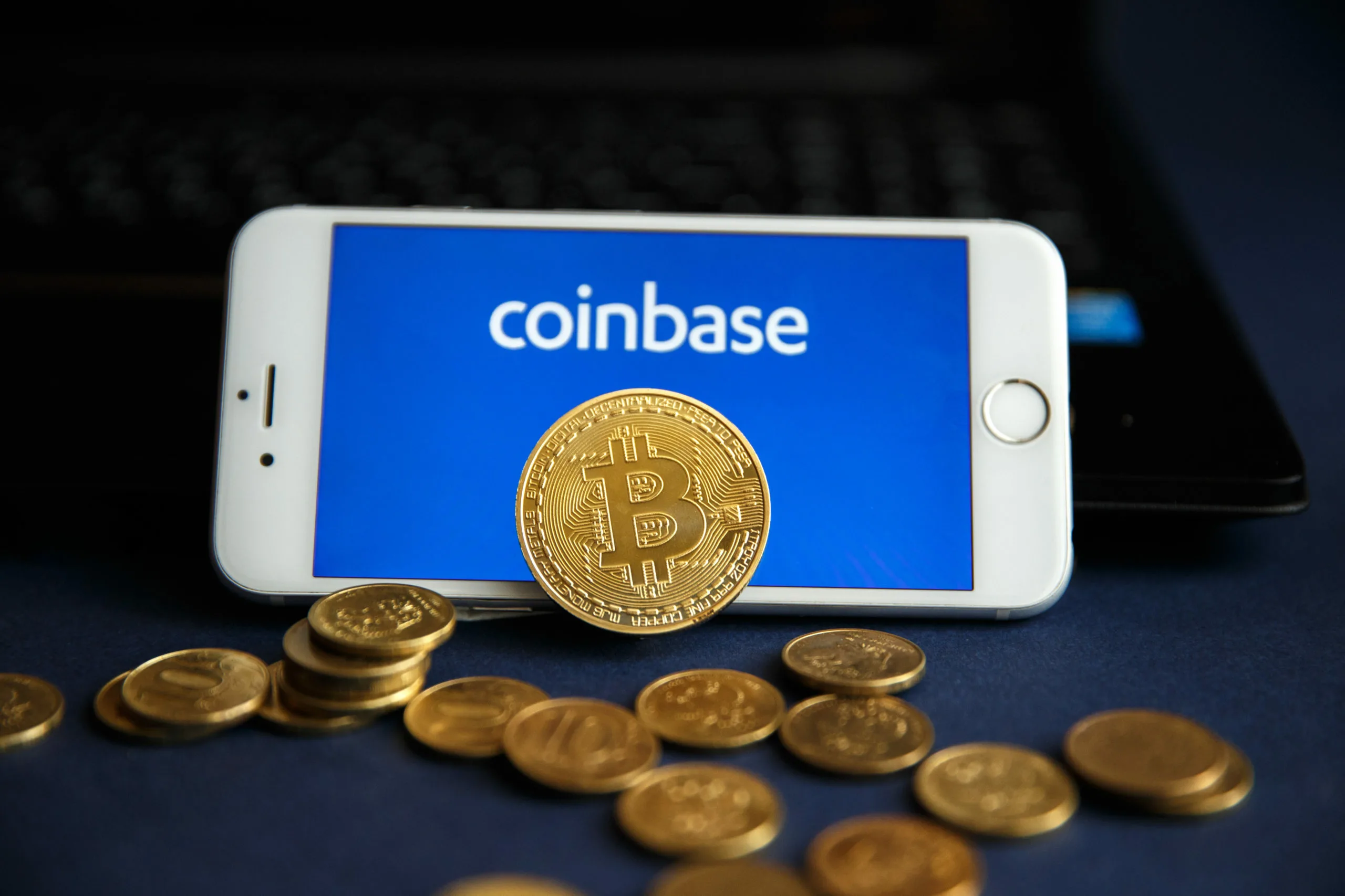 Криптобиржа Coinbase начала блокировать российские аккаунты