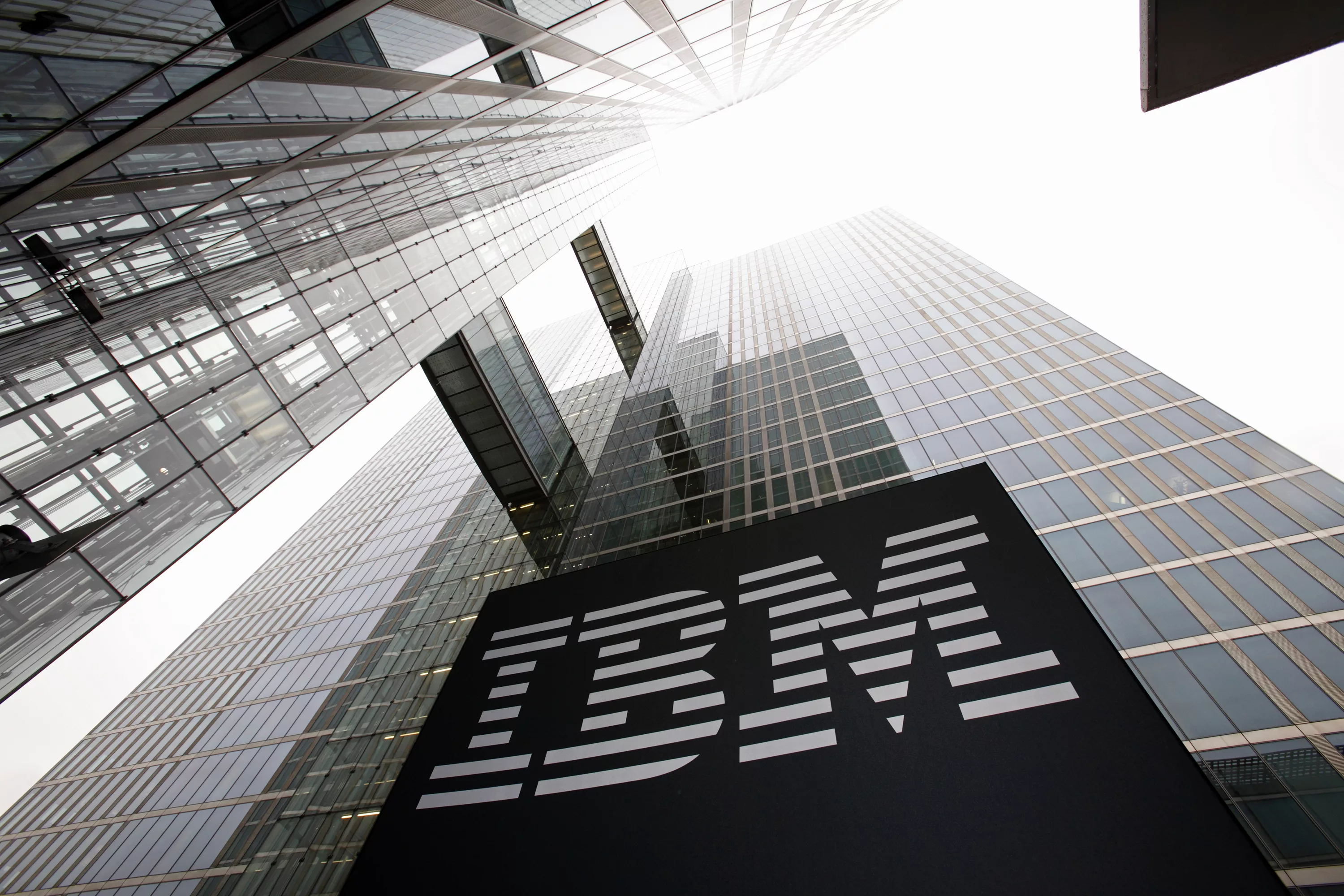 Компания IBM объявила о полном уходе из России с увольнением всех сотрудников