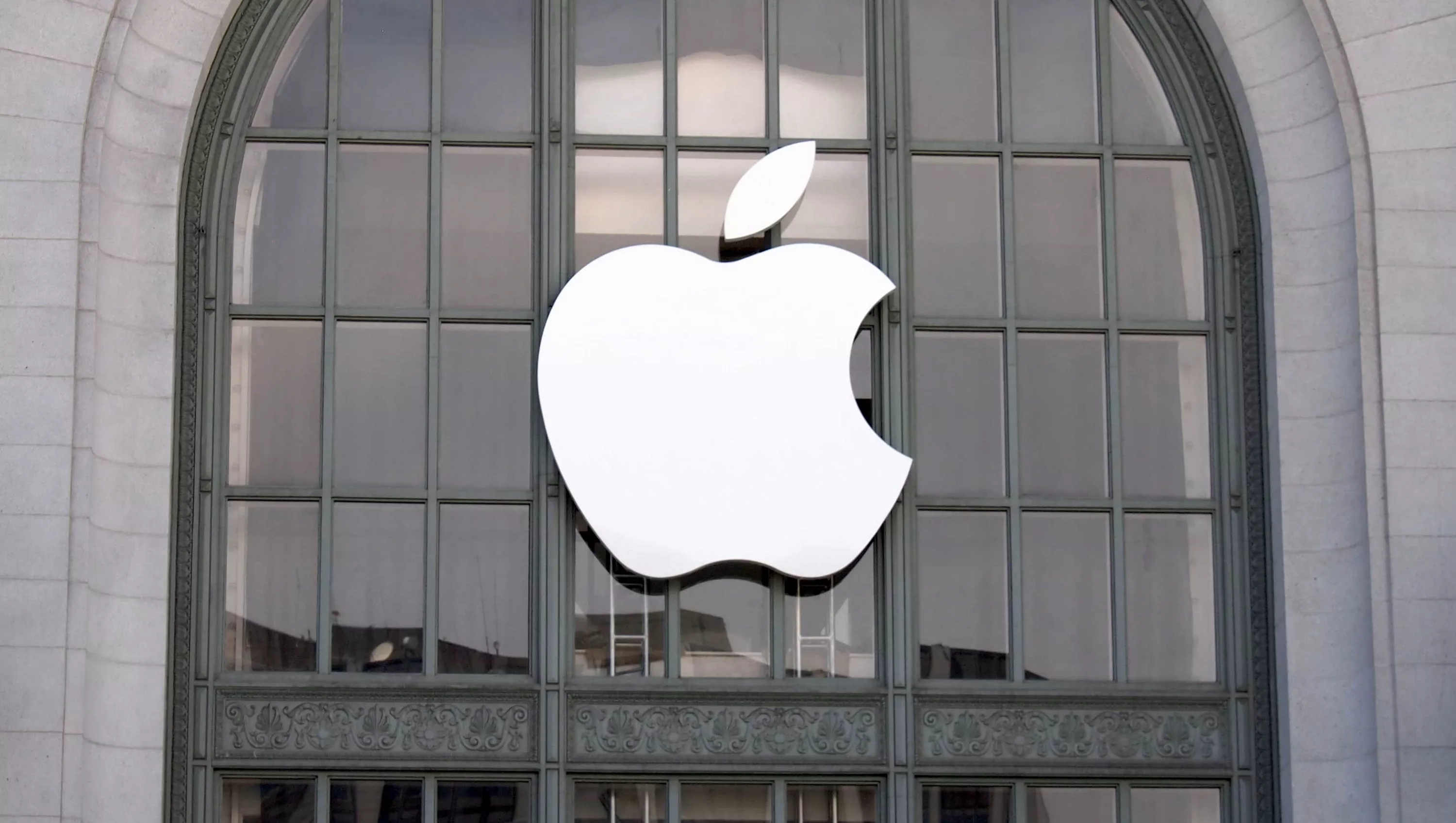 Суд ЕС лишил Apple прав на слоган Think different