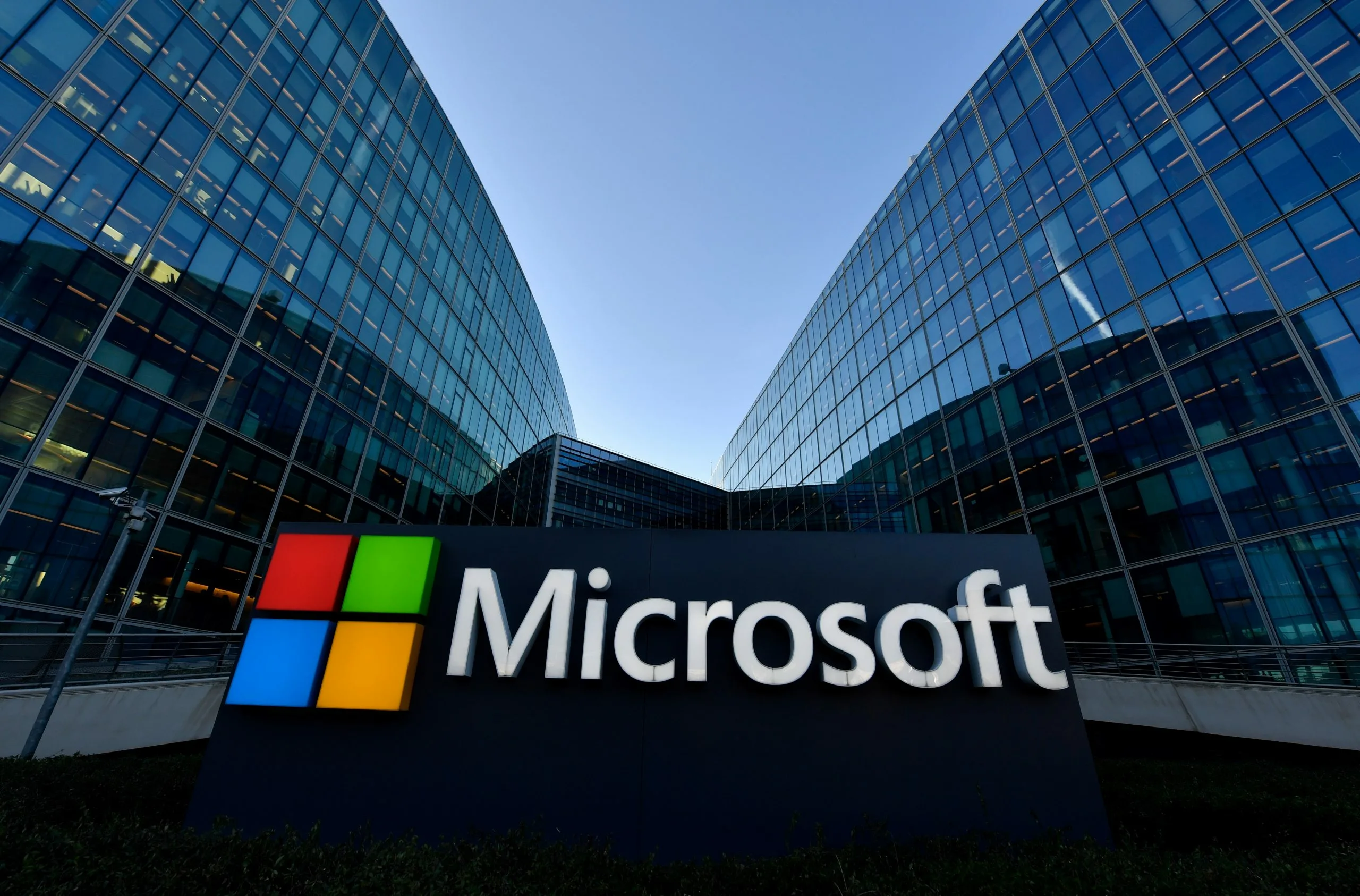 Microsoft пообещала постепенно сокращать бизнес в России пока от него ничего не останется