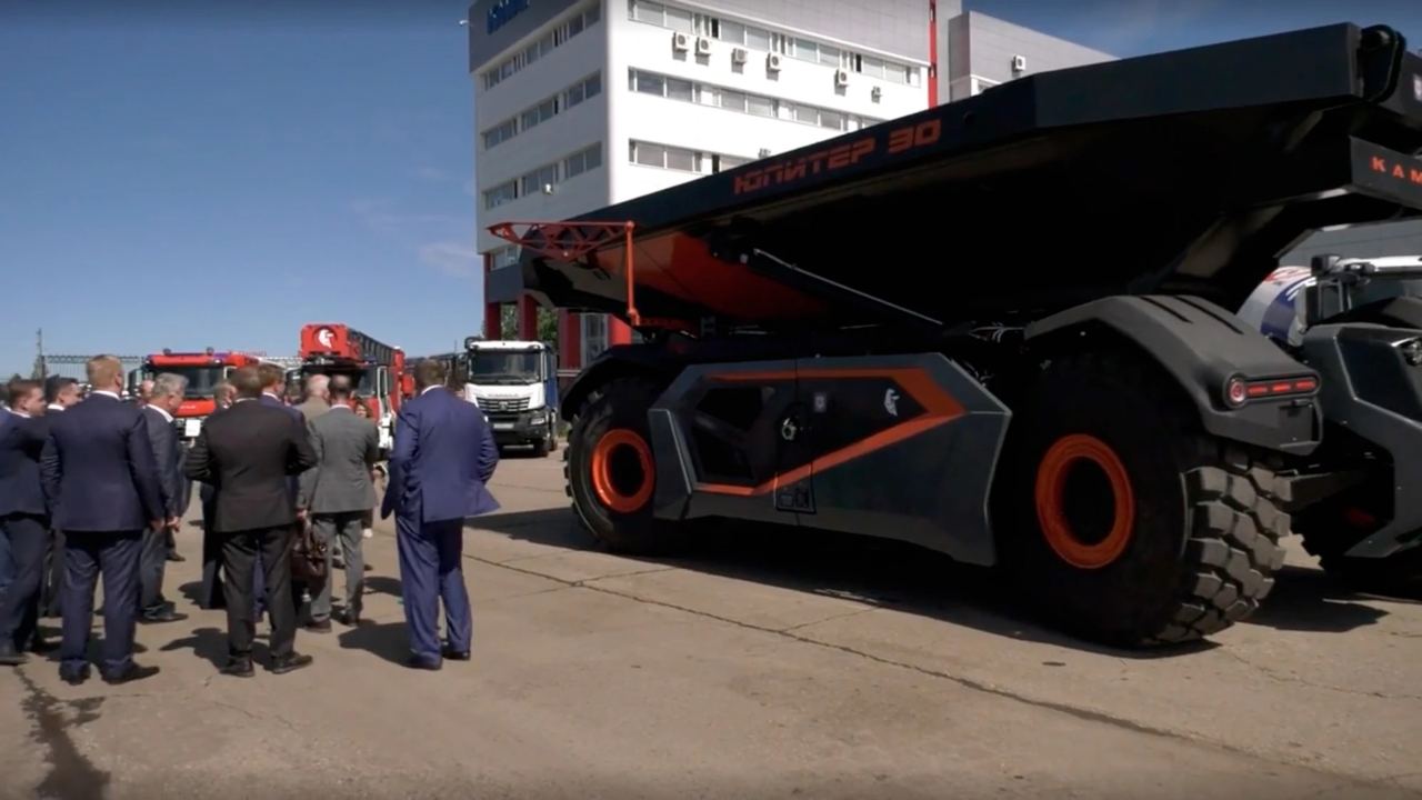 «КамАЗ» показал 50-тонный беспилотный самосвал без кабины