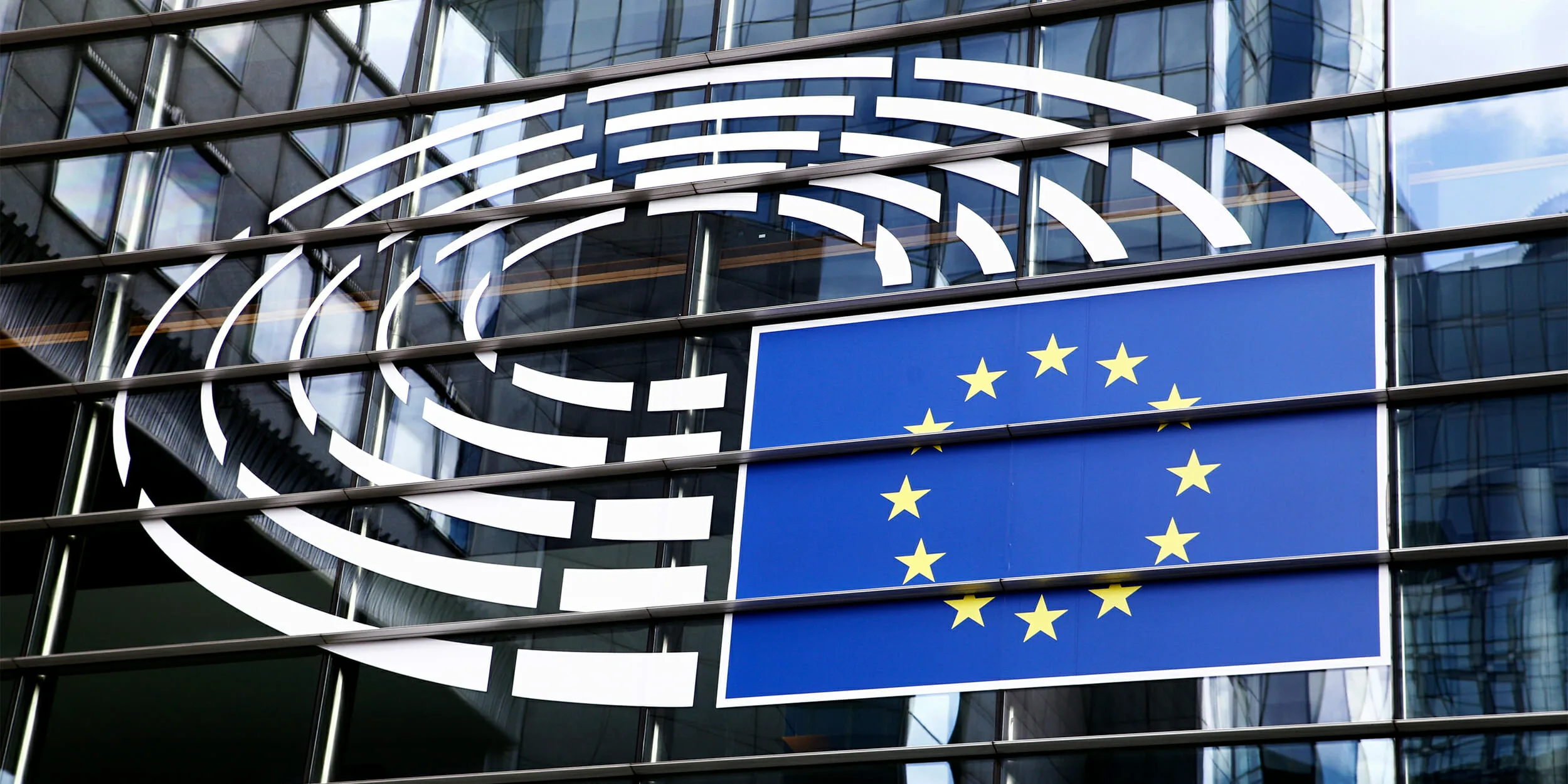 Европейский парламент утвердил законопроекты против монополии крупных IT-компаний
