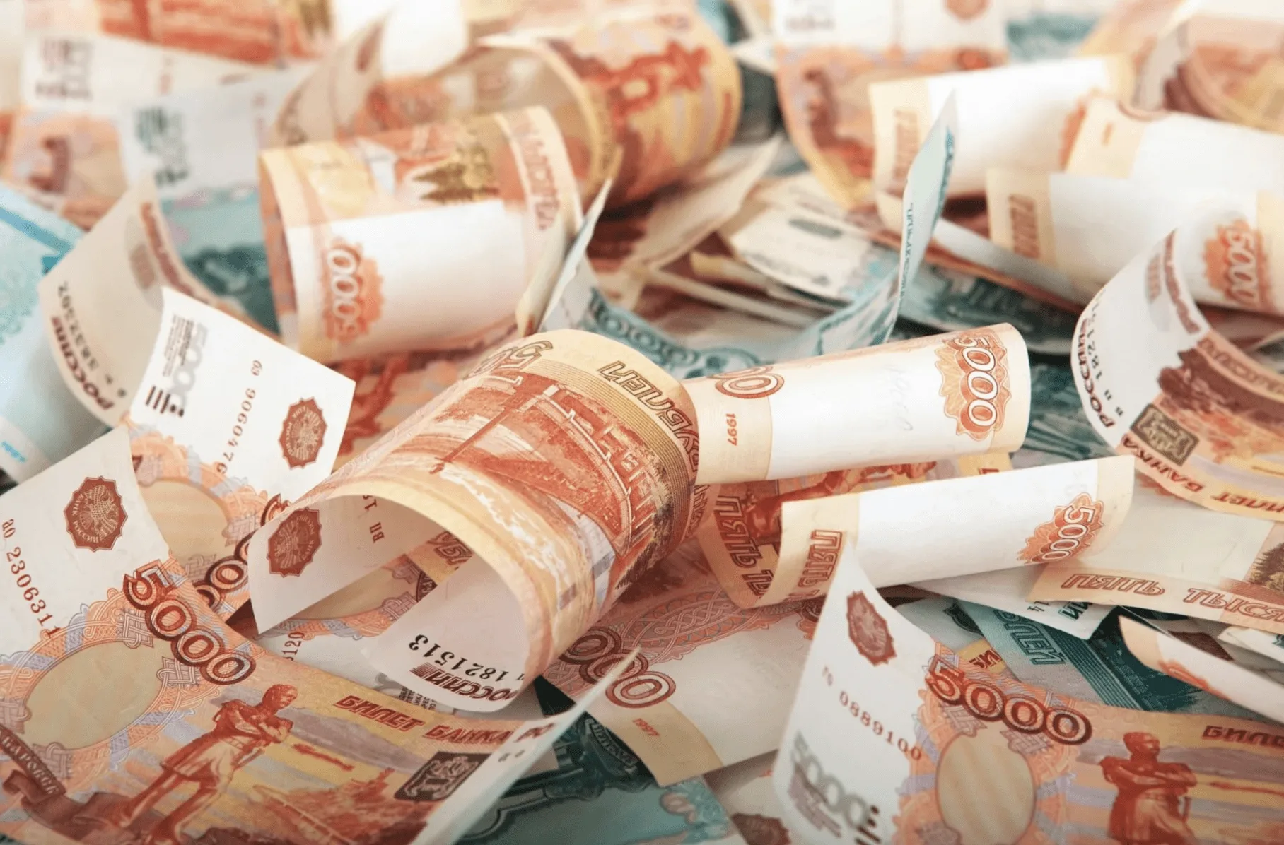 Россияне потеряли за год более 10 млрд из-за вложений в финансовые пирамиды