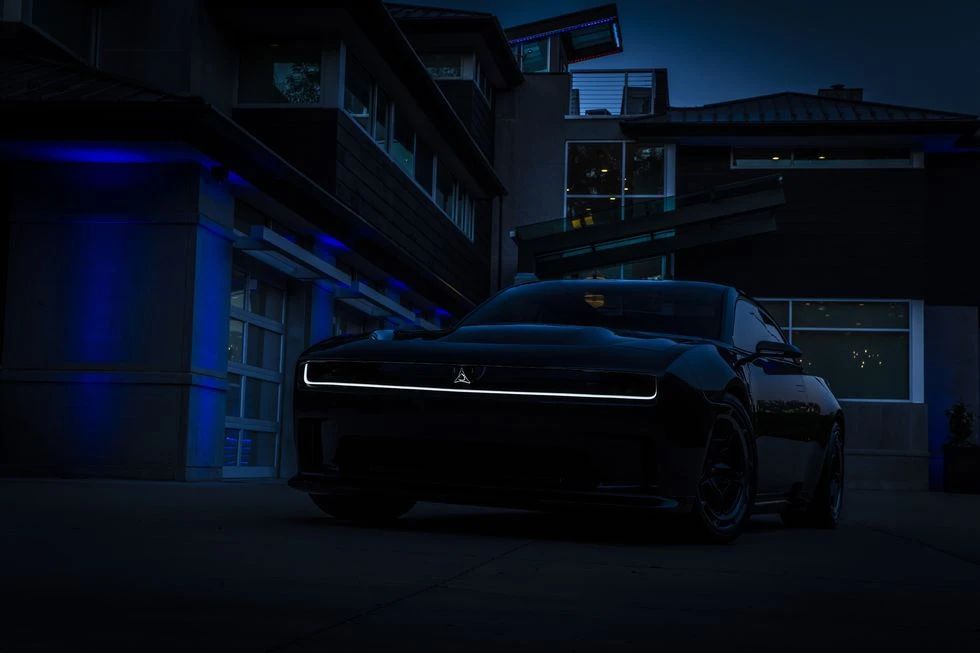 Dodge показал концепт мощного электромобиля Charger Daytona SRT