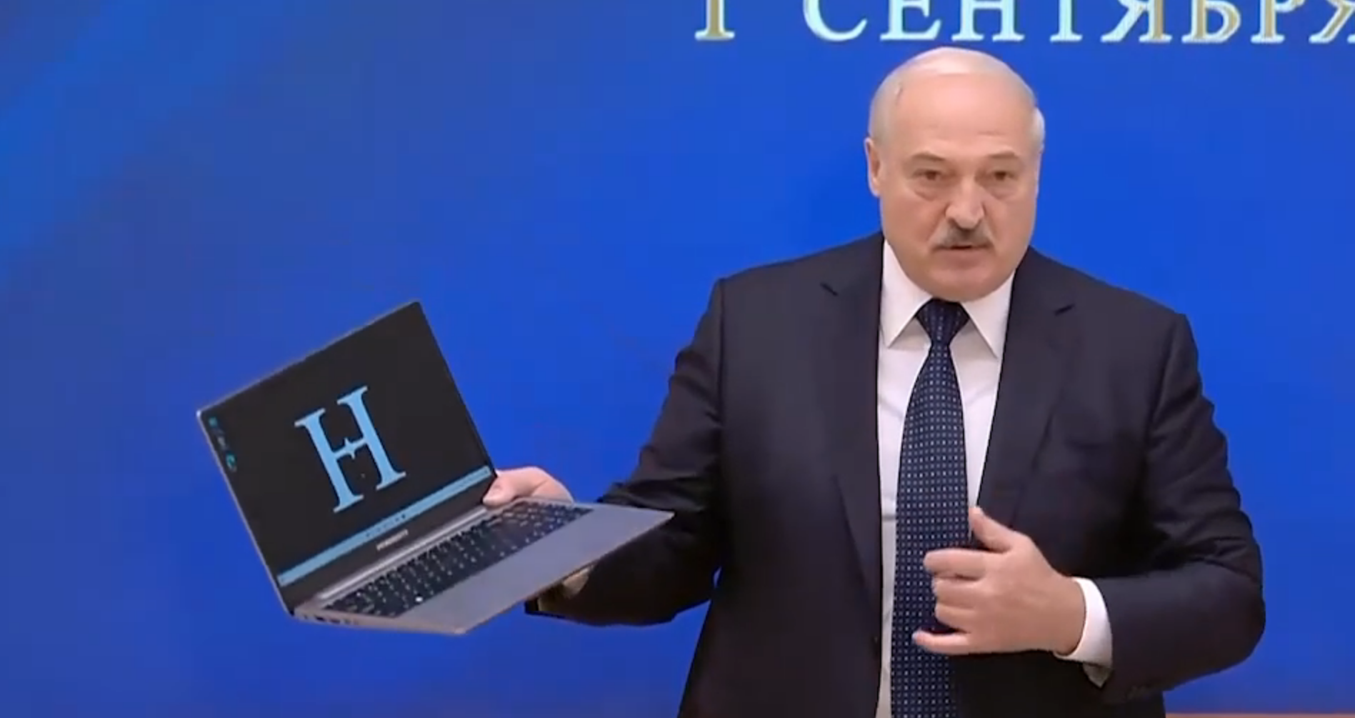 Лукашенко представил на 12% белорусский ноутбук