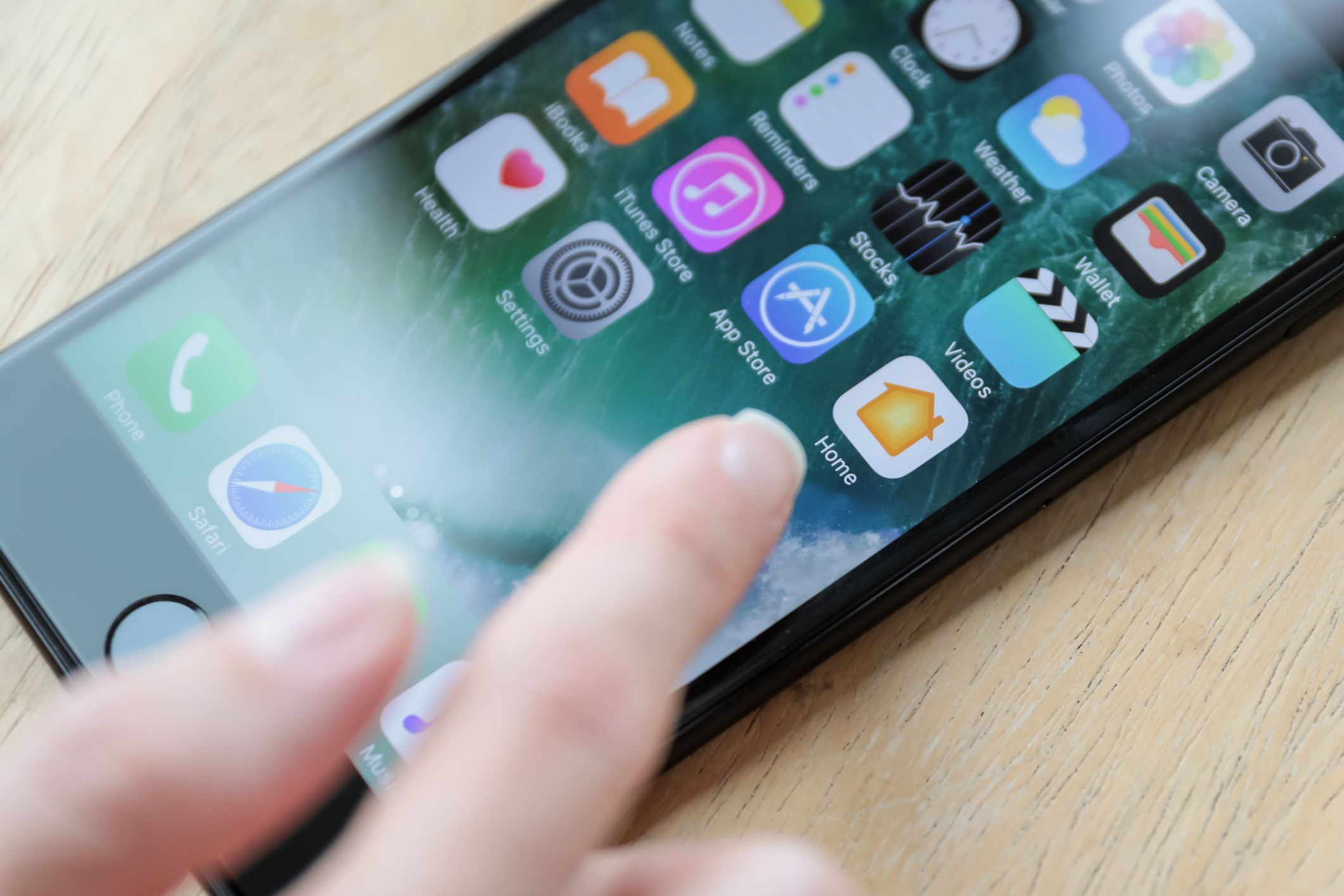 Власти Бразилии запретили Apple продавать смартфоны без зарядного устройства