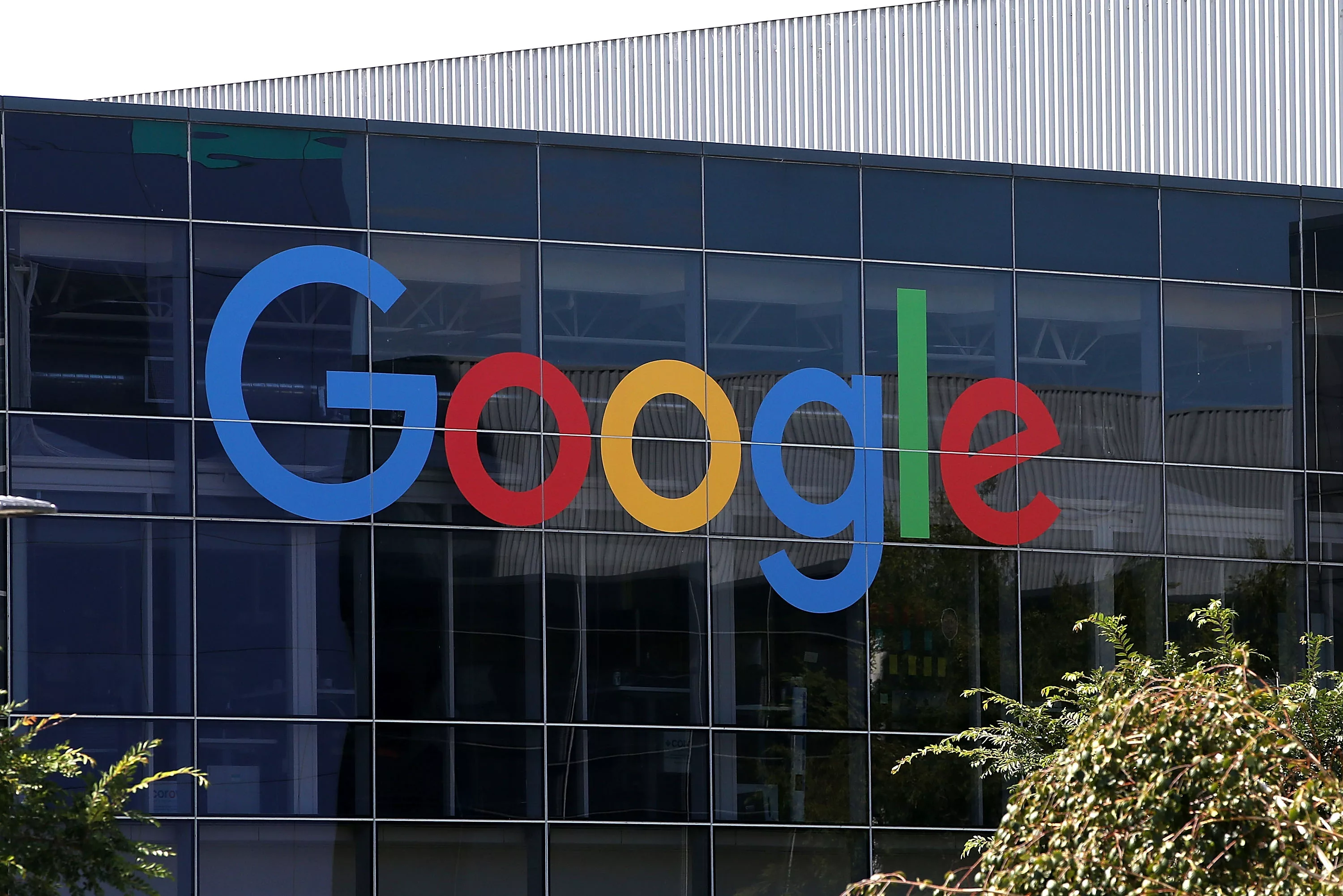 Индия оштрафовала Google на $162 млн за монополию