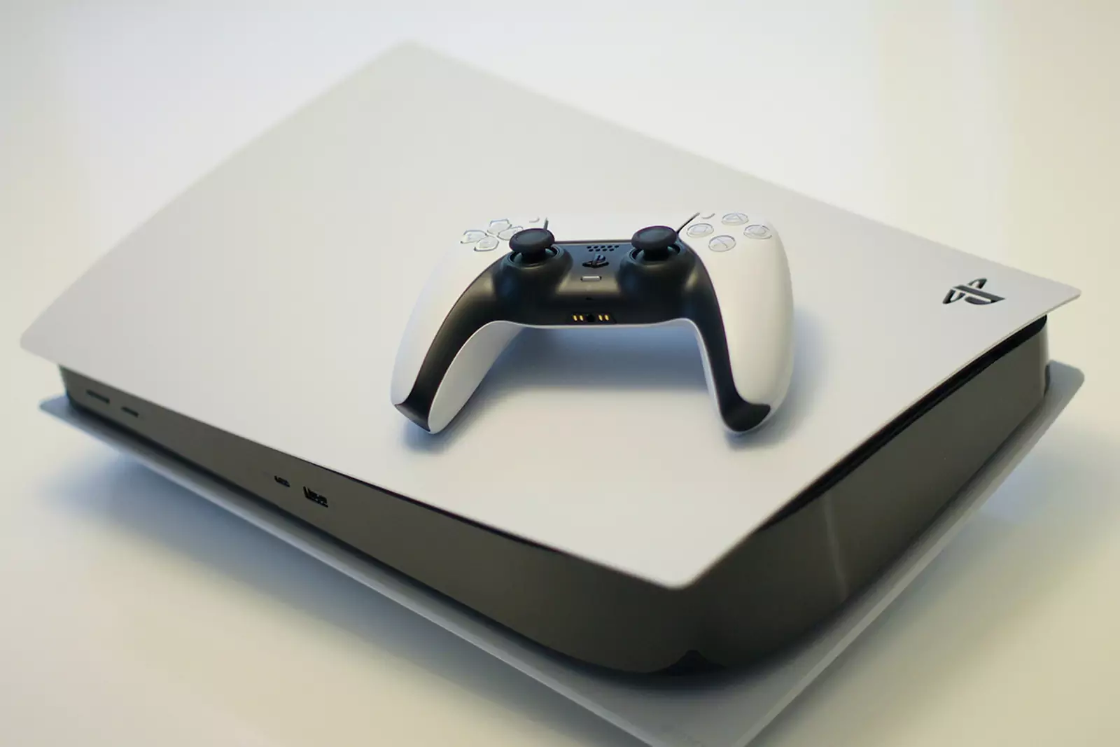 Sony возобновила официальные поставки PlayStation 5 в Россию