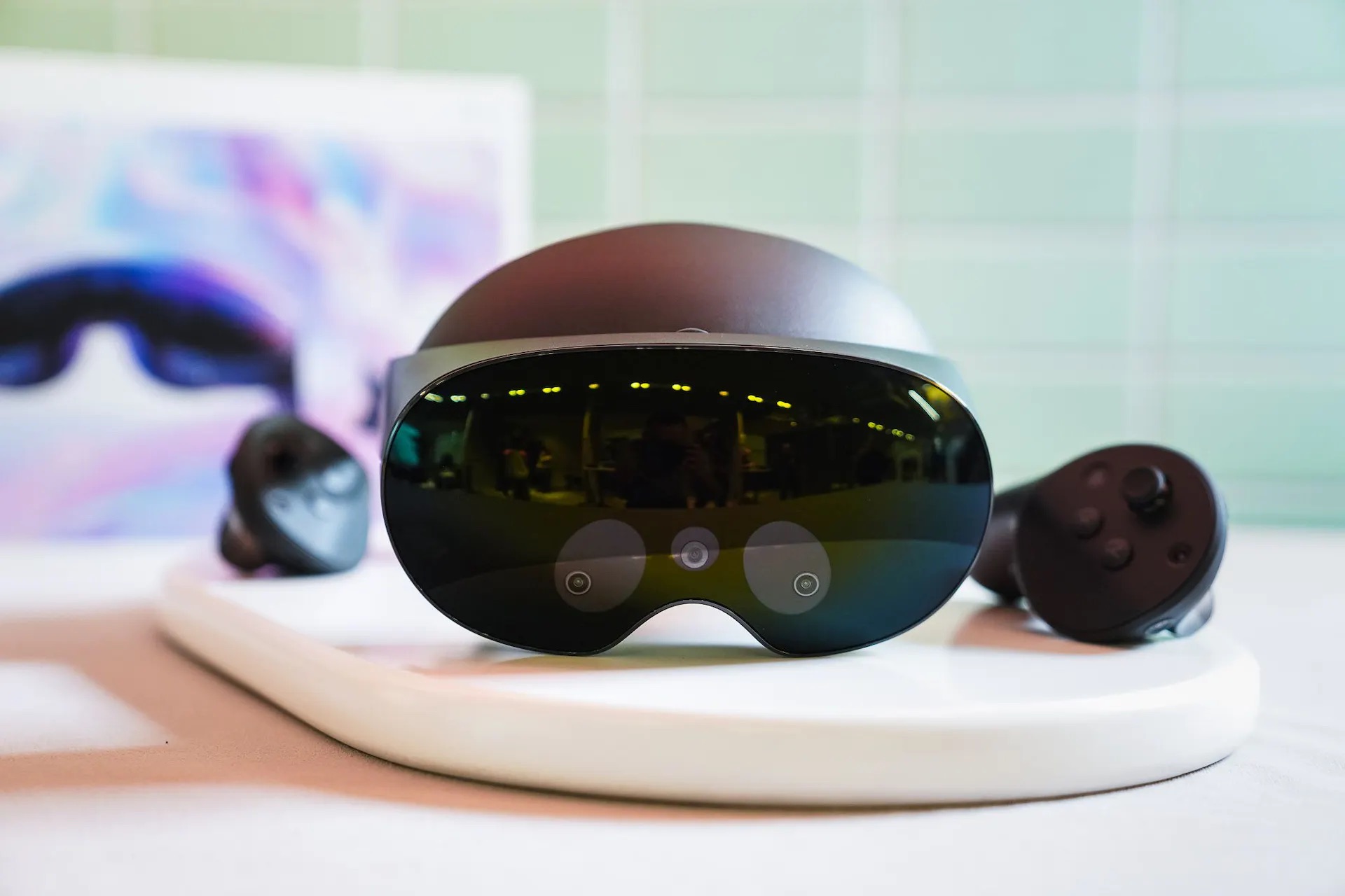 Представлена VR-гарнитура Quest Pro с отслеживанием движений глаз и лица