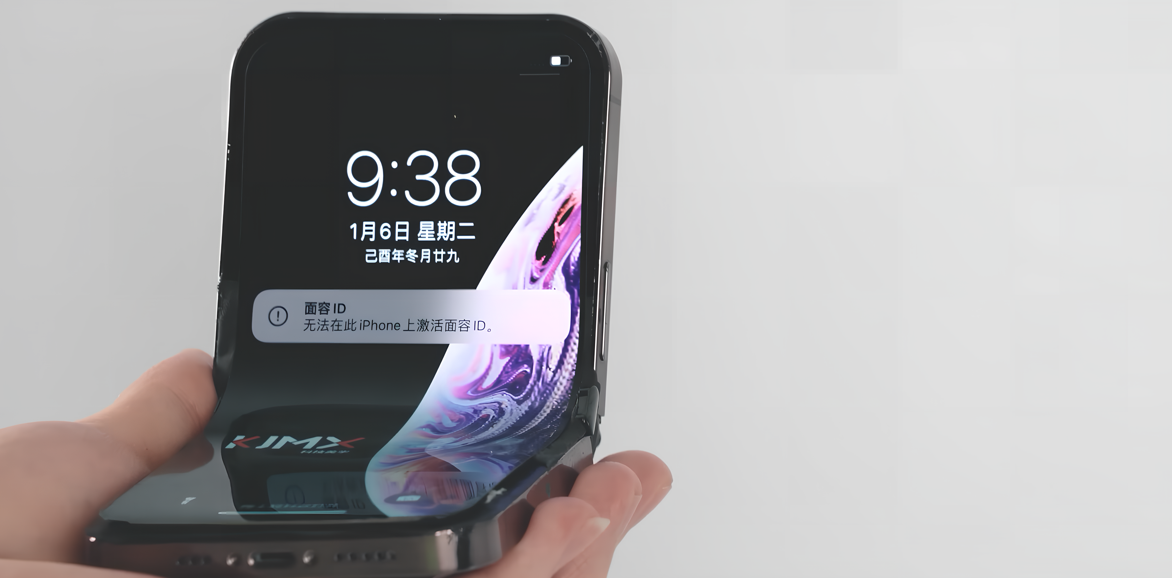 Китайские энтузиасты сделали первый в мире складной iPhone