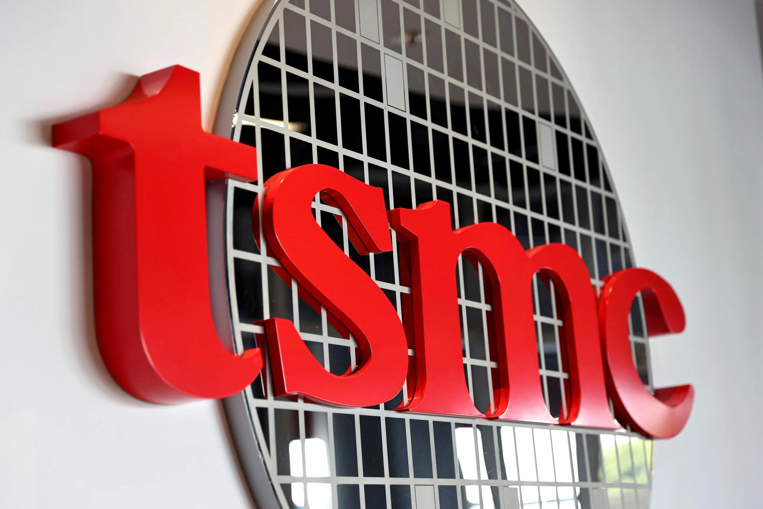TSMC хочет запустить первый завод по производству чипов в Европе