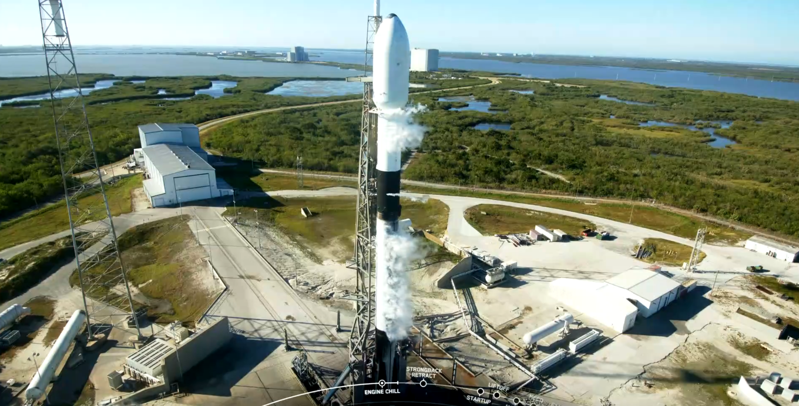 SpaceX запустила на орбиту рекордное количество спутников за раз