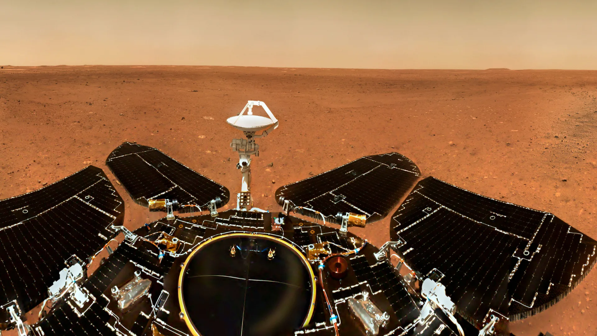 В NASA выяснили, что китайский марсоход Zhurong не двигался уже полгода