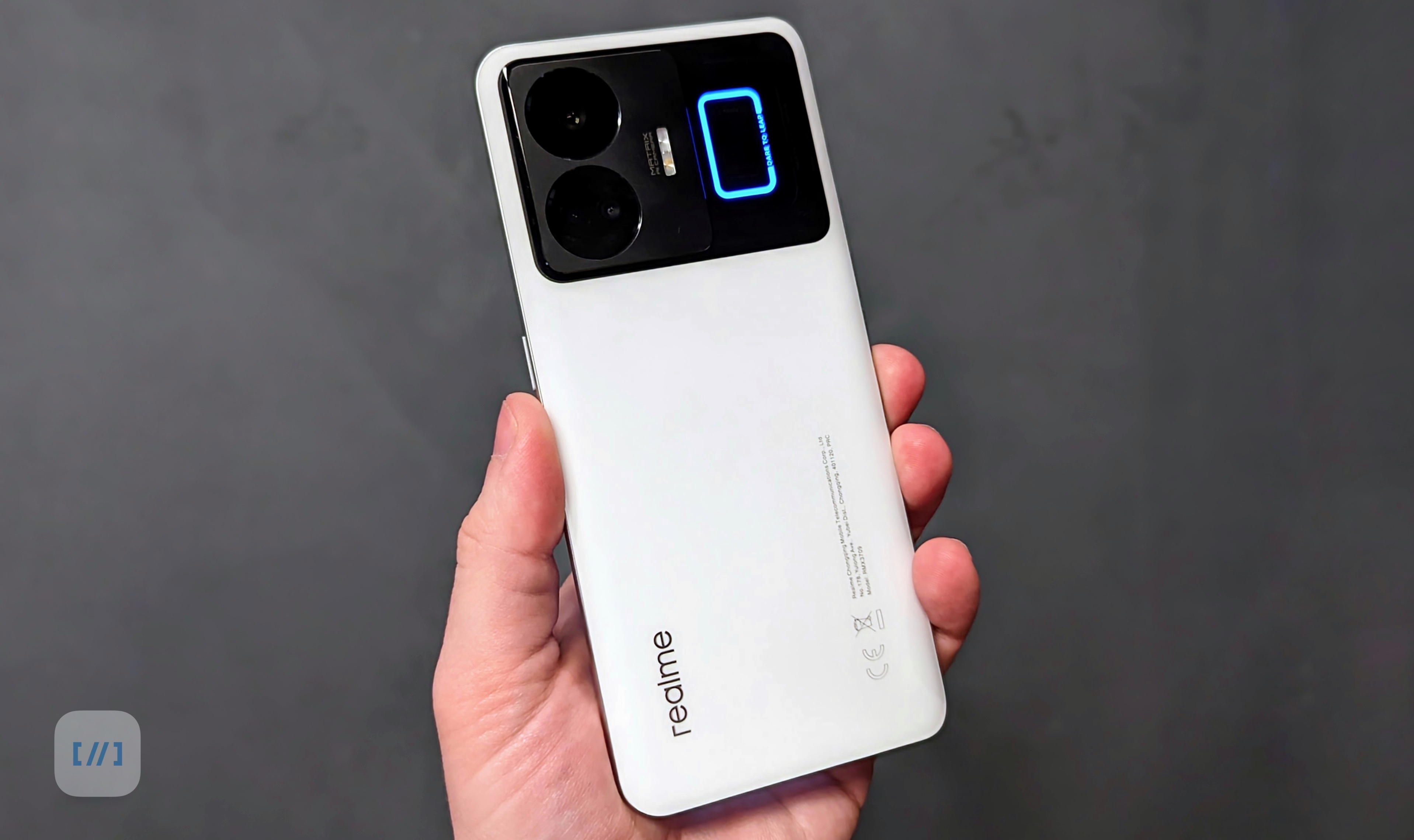 Представлен смартфон realme GT3 c зарядкой на 240 Вт
