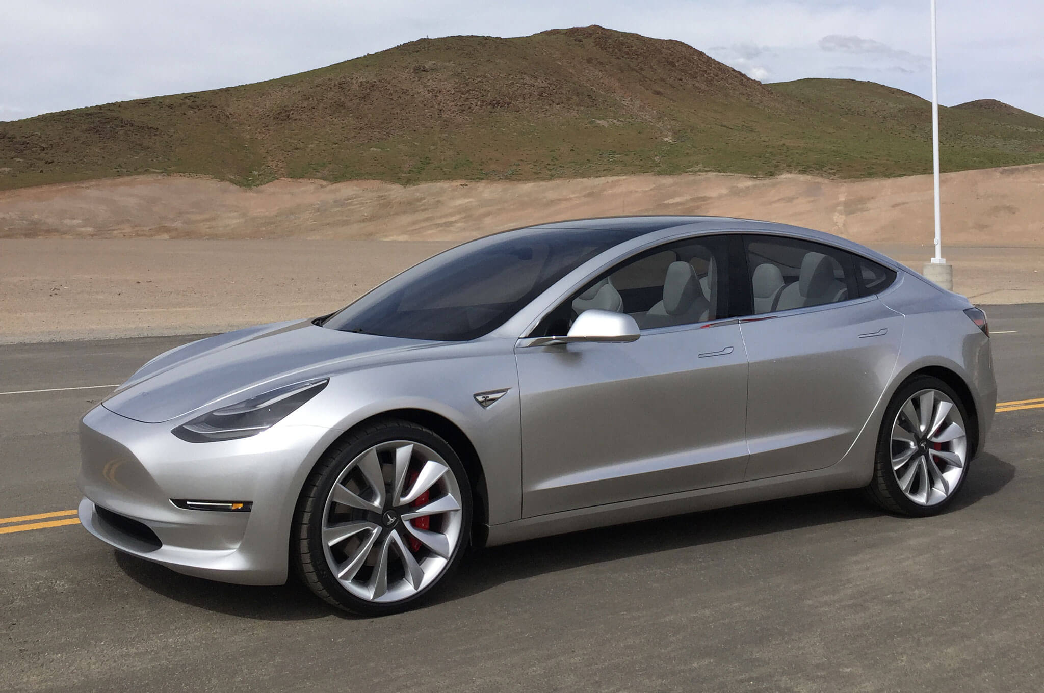 Канадец случайно угнал чужой автомобиль Tesla через фирменное приложение компании