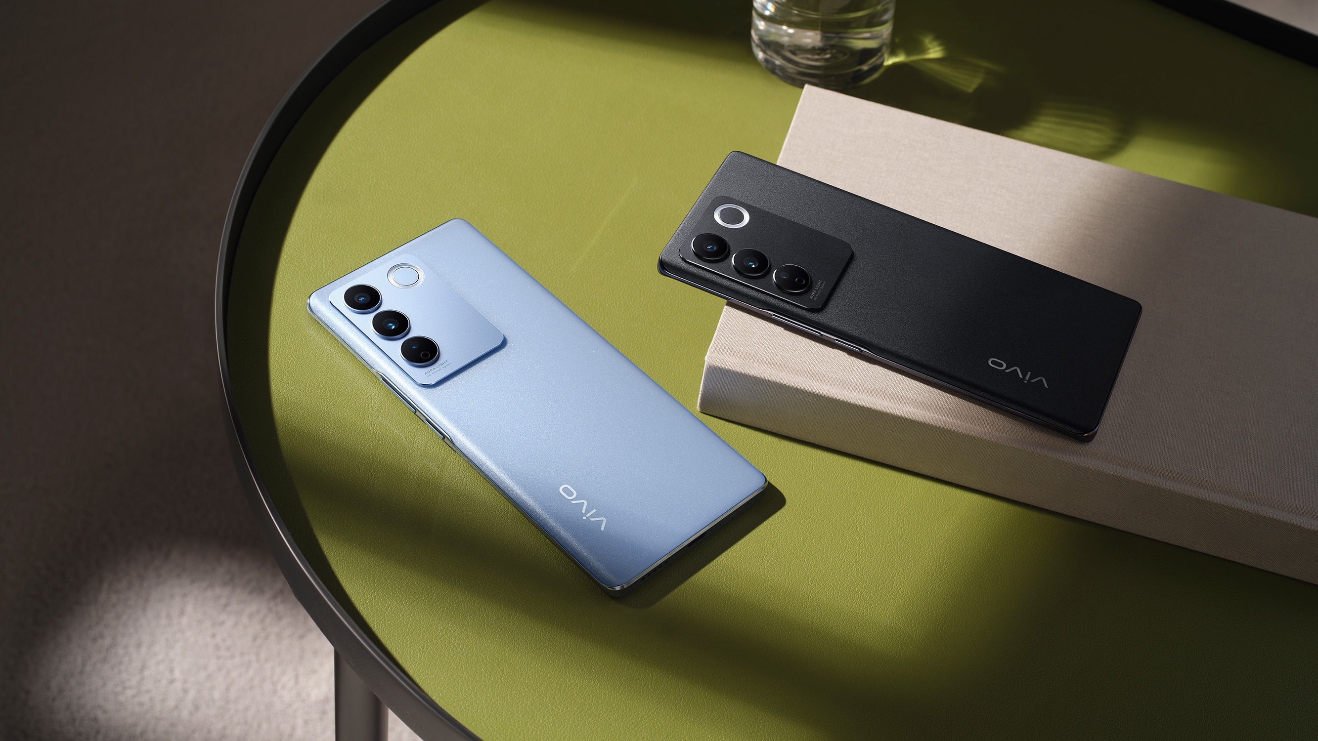 В России представили серию смартфонов vivo V27 с подсветкой «Аура»
