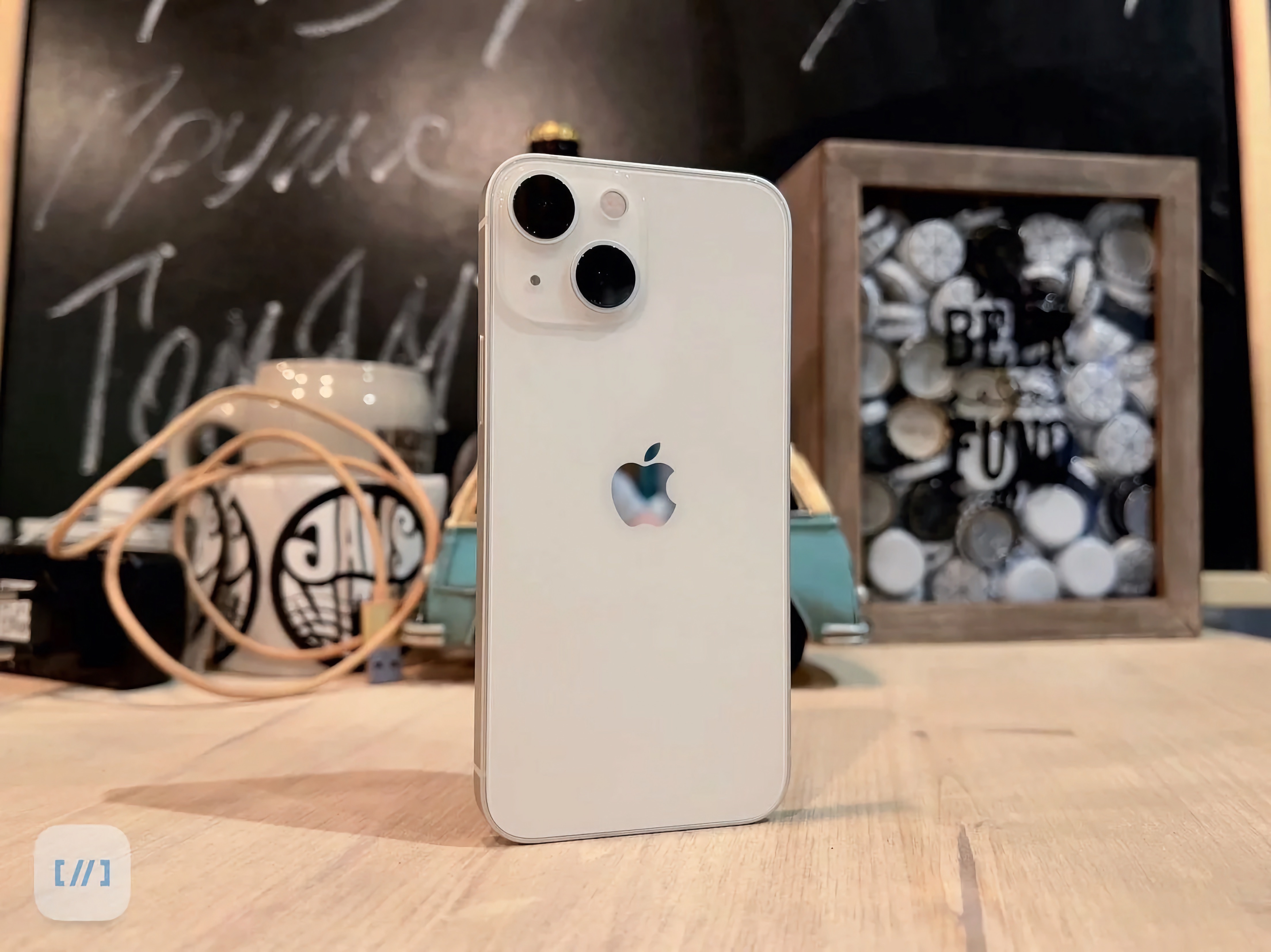 Продажи флагманов Apple и Samsung в России опустились до уровня 2013 года