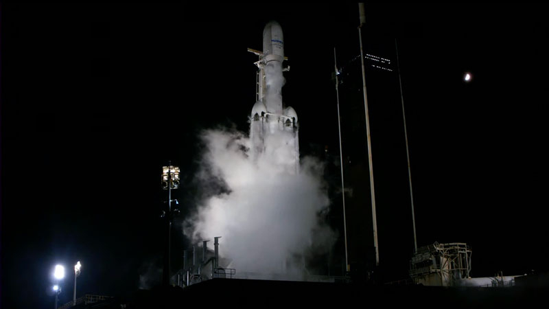 SpaceX успешно запустила в космос самый большой в мире спутник