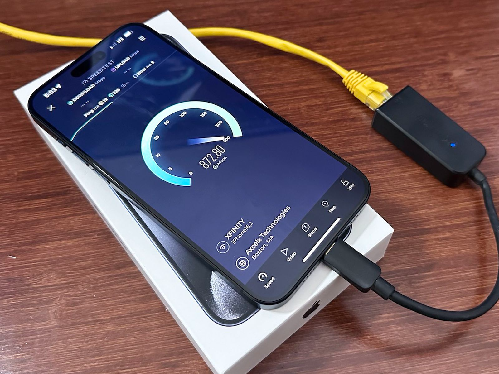 iPhone 15 подключили к проводному интернету через USB-C