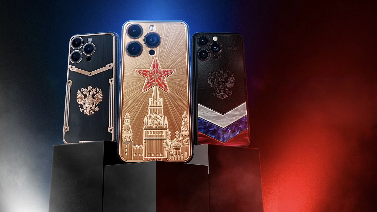 Представлены новые модели iPhone 15 с гербом и флагом России