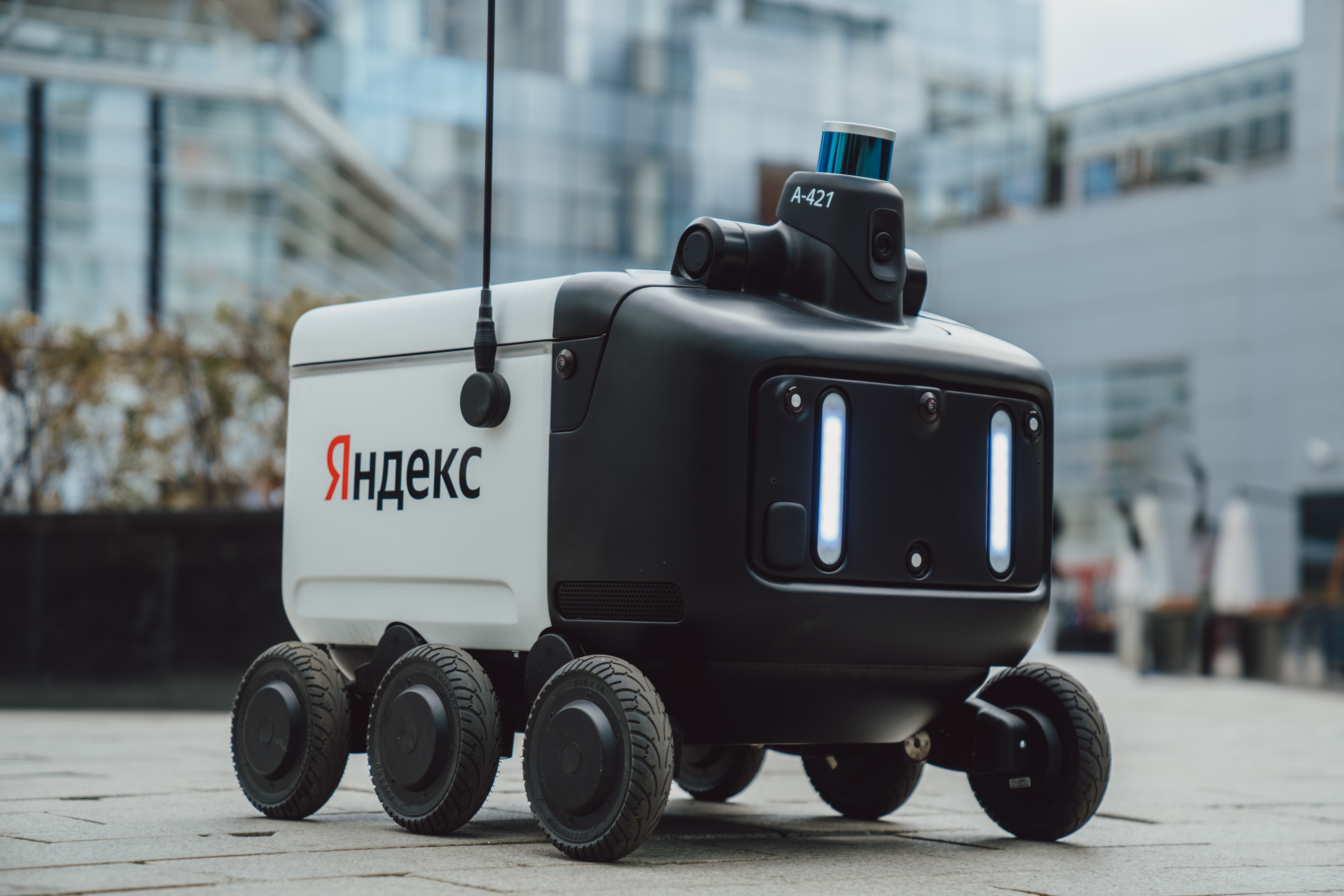 Яндекс расширит свой автопарк роботизированных доставщиков и начнёт предлагать их в аренду
