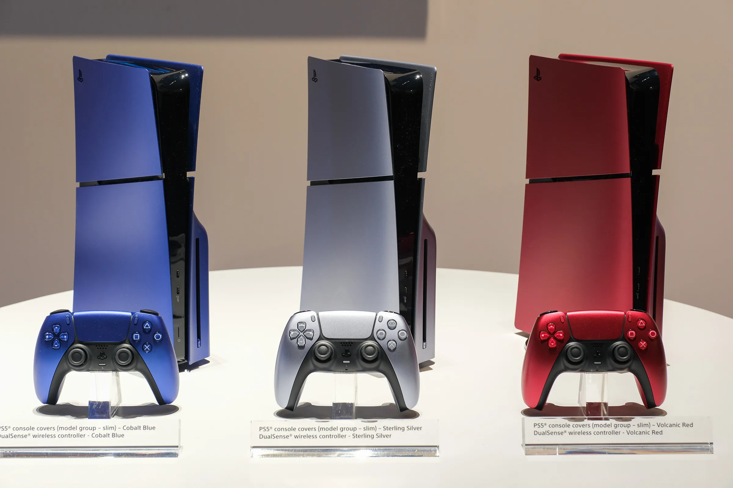 Sony представила PlayStation 5 Slim в красном, синем и серебристом цветах