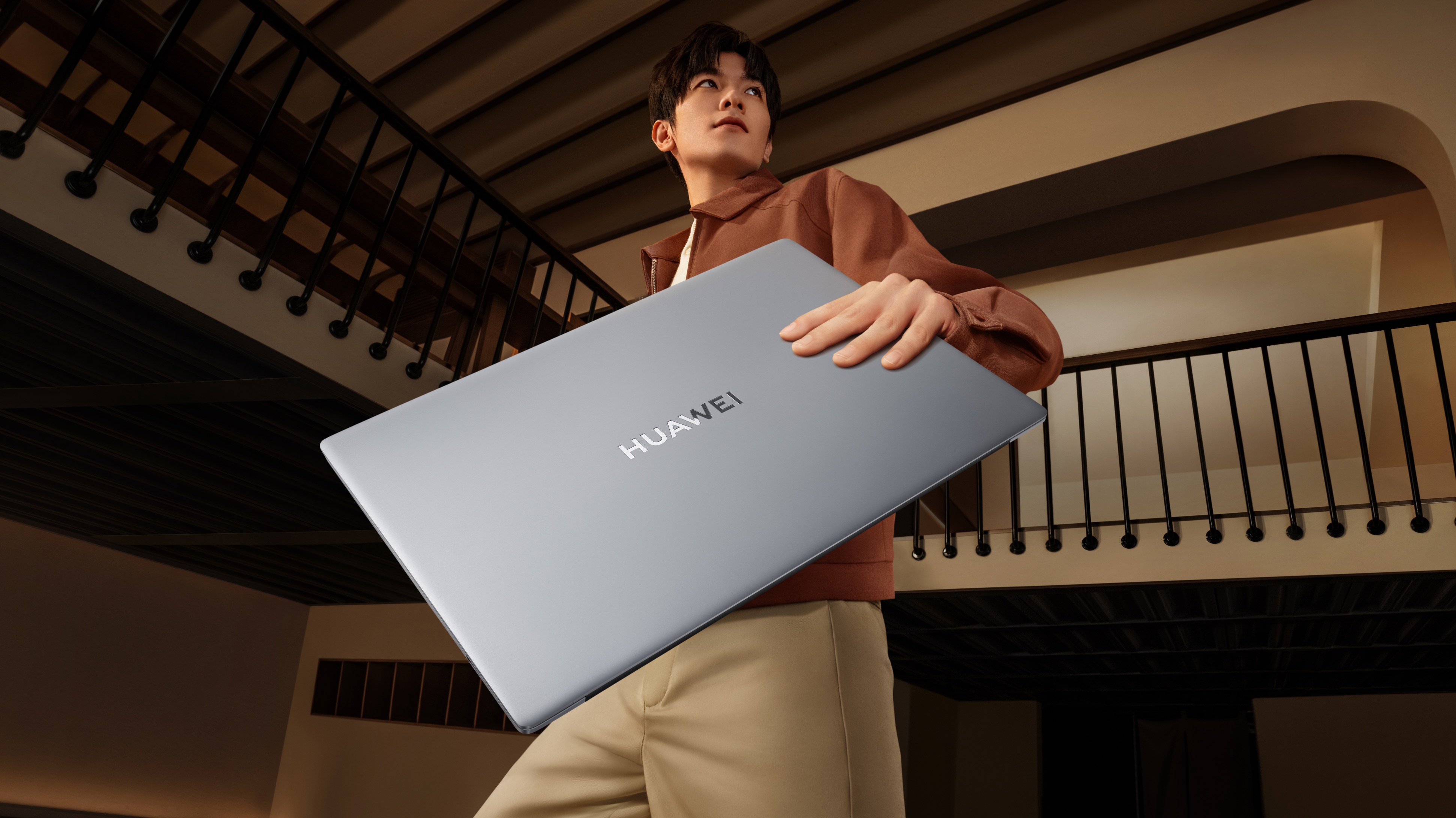 Обзор HUAWEI MateBook D16 (2024): 16 дюймов в 15-дюймовом корпусе