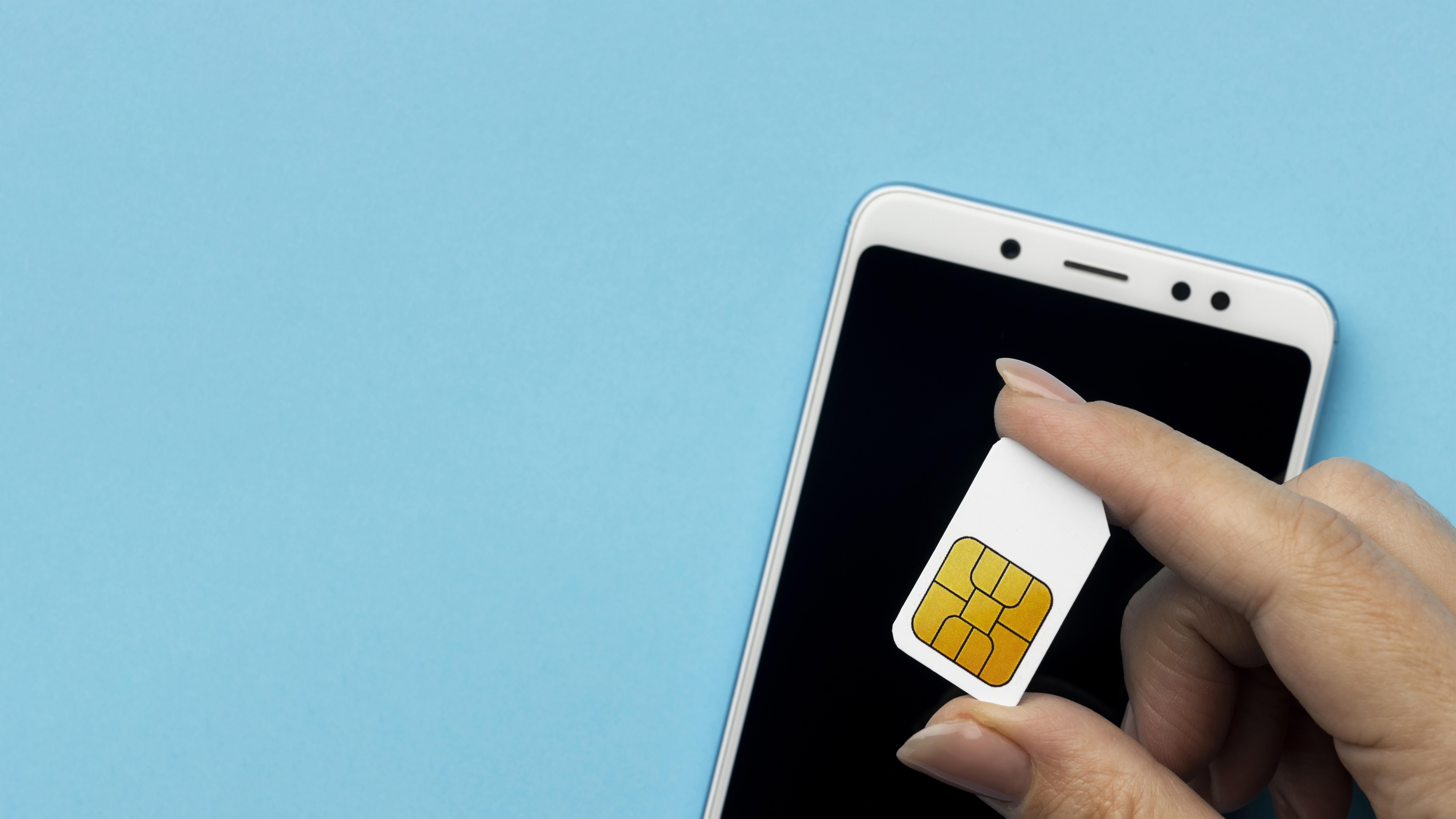 В России хотят приравнять SIM-карты к банковским картам