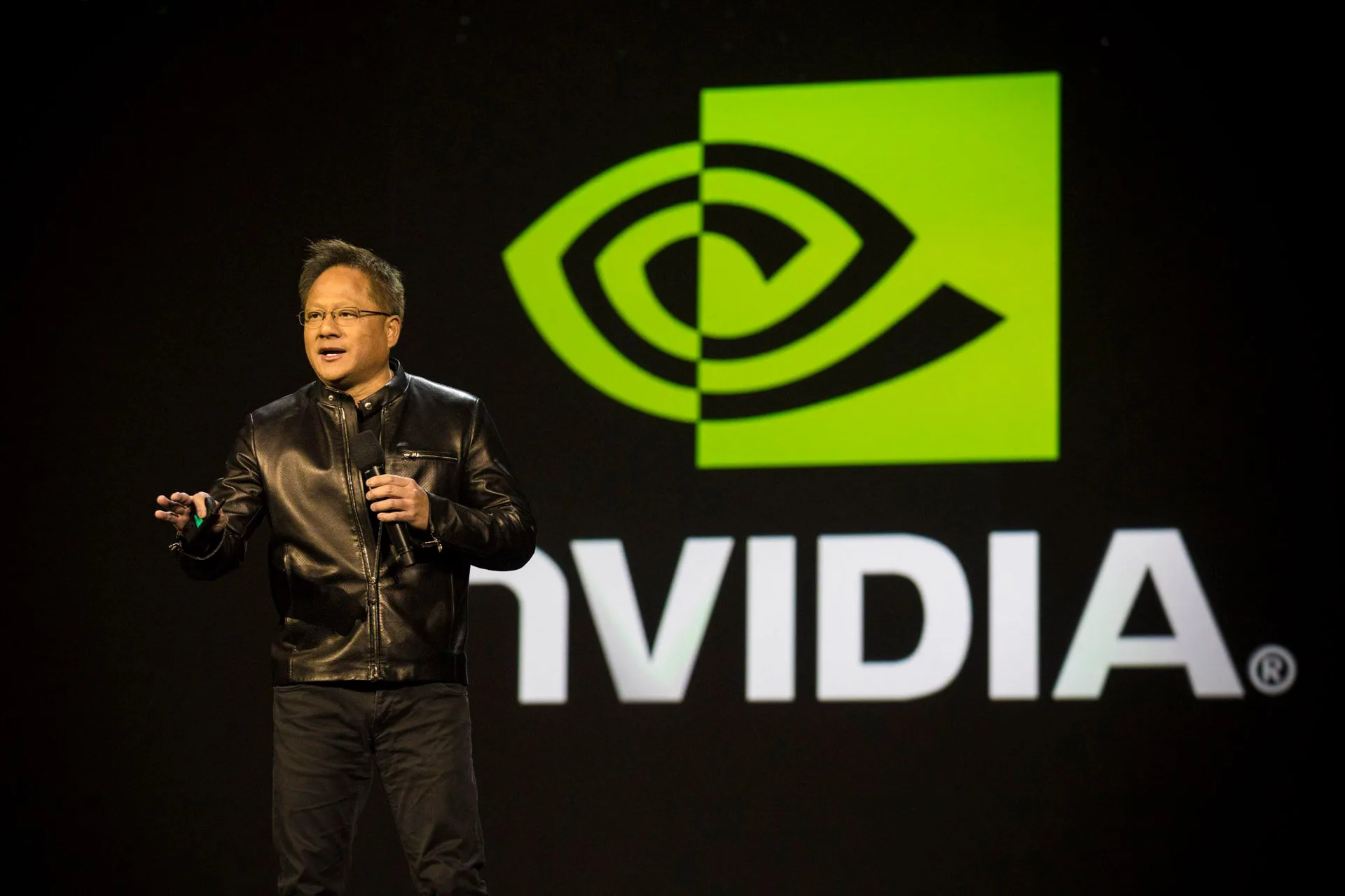 Глава NVIDIA считает, что ИИ оставит программистов без работы
