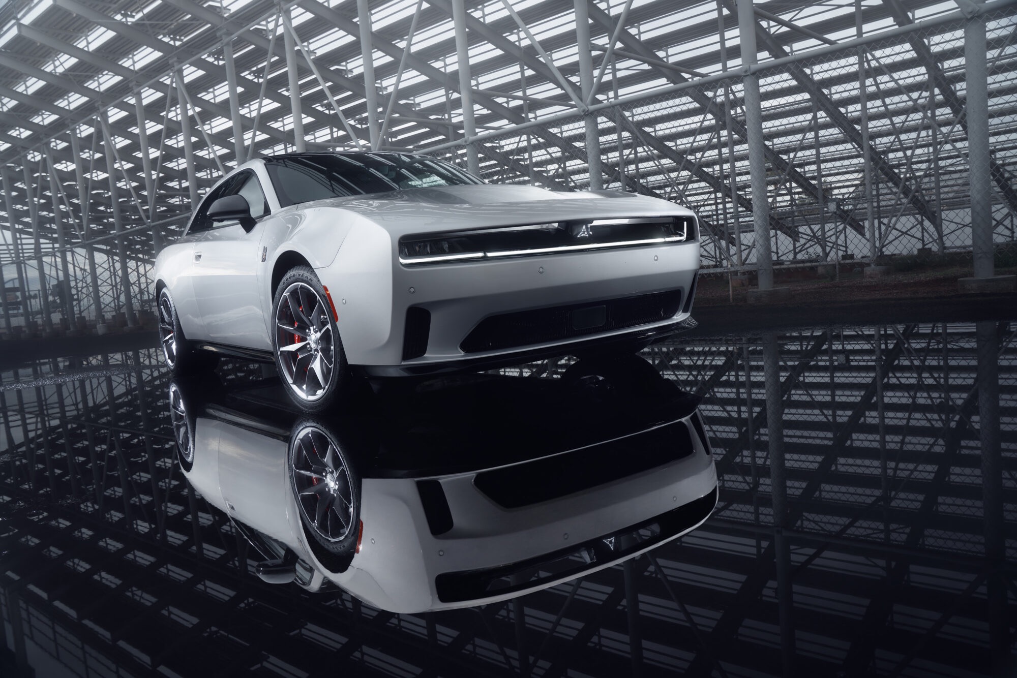 Dodge представила свой первый электрический маслкар — Charger Daytona