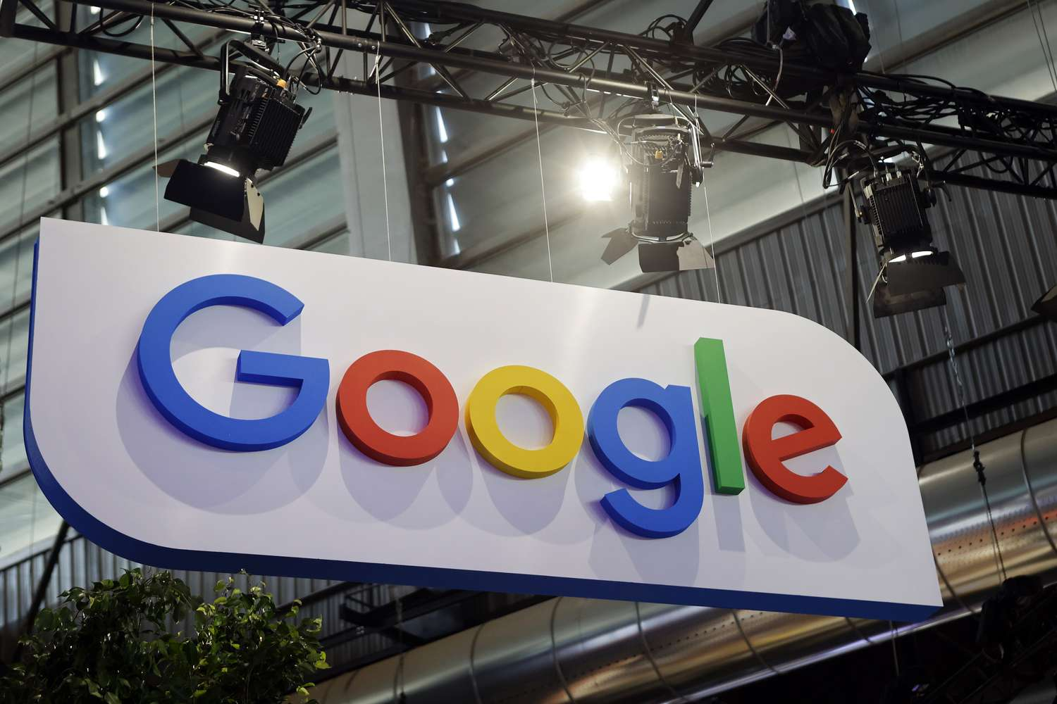 Капитализация Alphabet впервые превысила $2 трлн