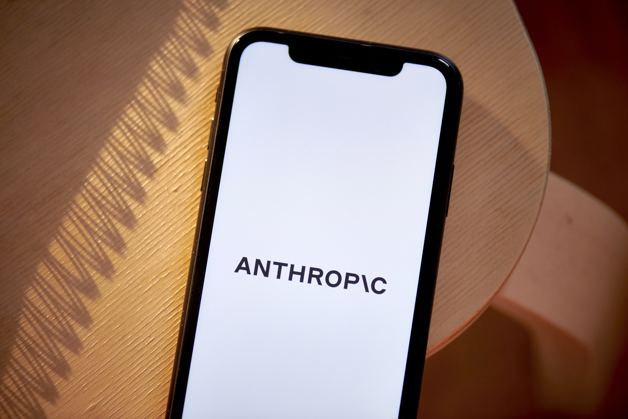 Anthropic выпустила приложение с ботом Claude для iPhone